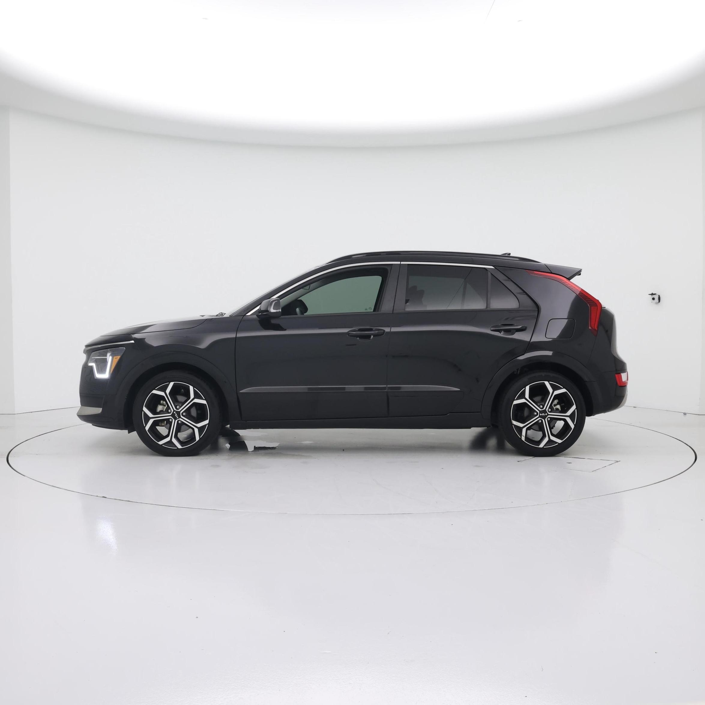 Thumbnail: 2023 Kia Niro - 3