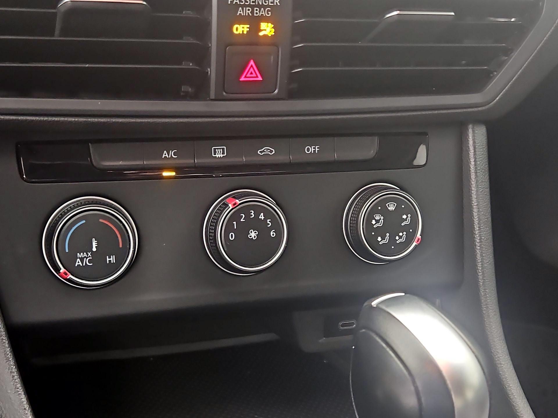 Thumbnail: 2020 Volkswagen Jetta - 16