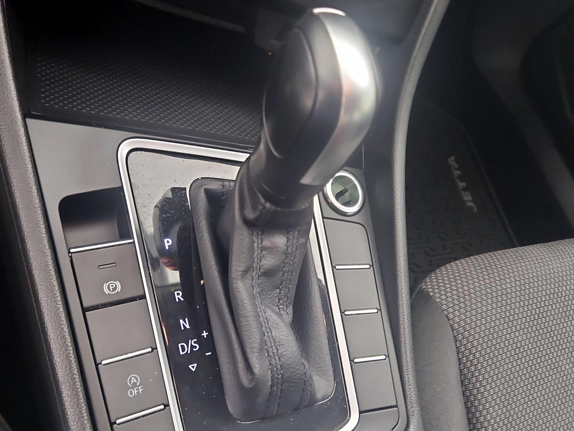 Thumbnail: 2020 Volkswagen Jetta - 17