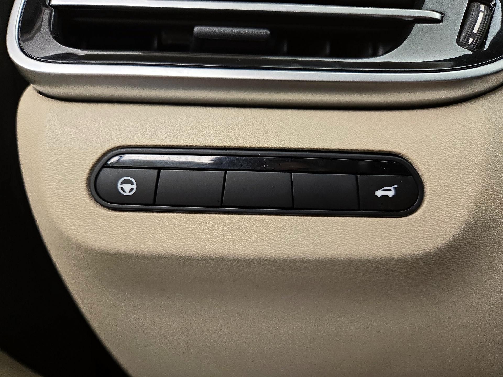 Thumbnail: 2023 INFINITI QX60 - 13