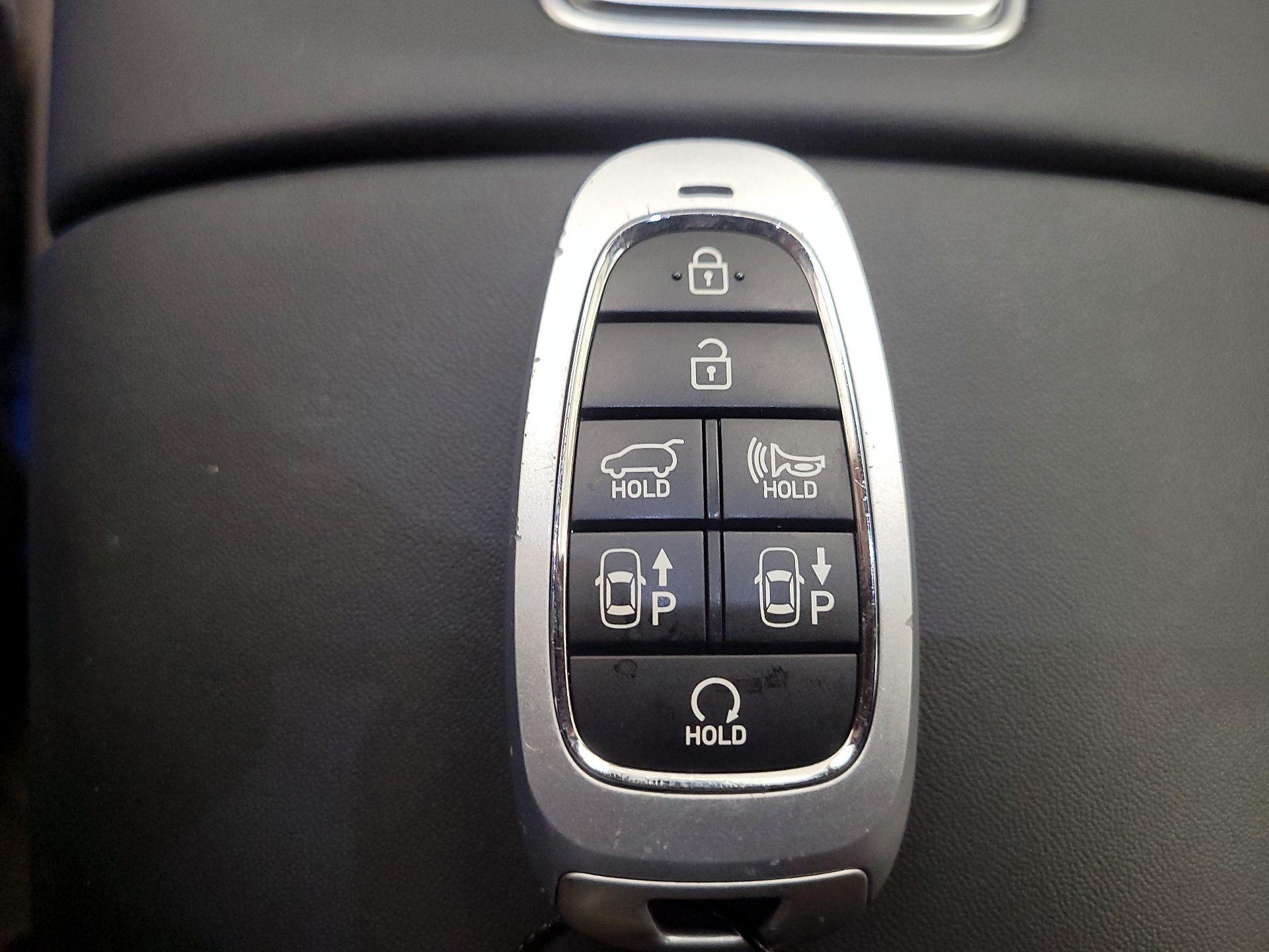 Thumbnail: 2022 Hyundai Santa Fe - 18