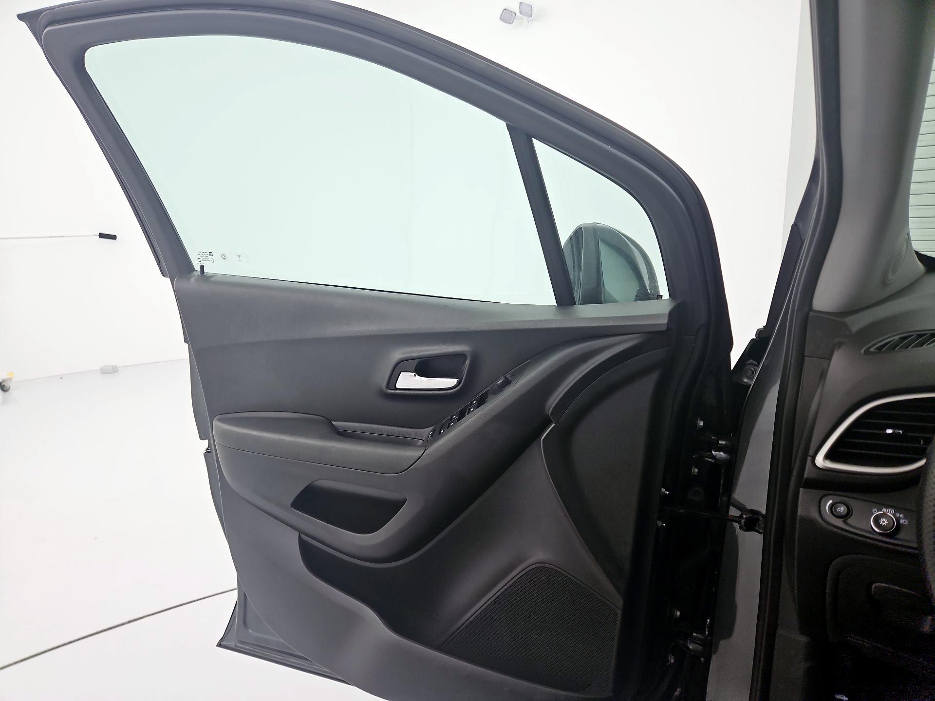 Thumbnail: 2020 Chevrolet Trax - 12