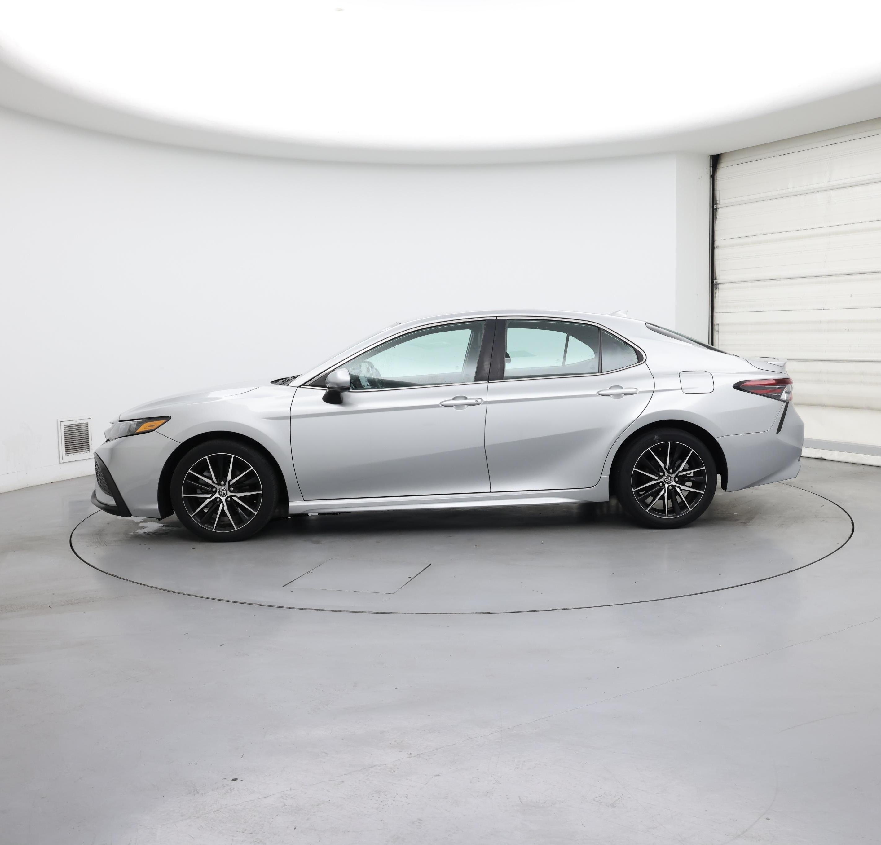 Thumbnail: 2021 Toyota Camry - 3