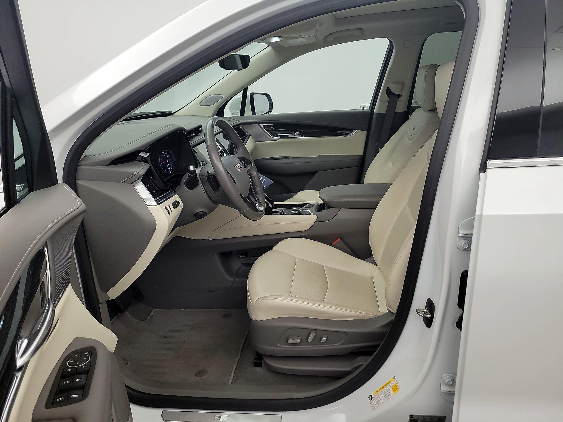 Thumbnail: 2022 Cadillac XT6 - 11