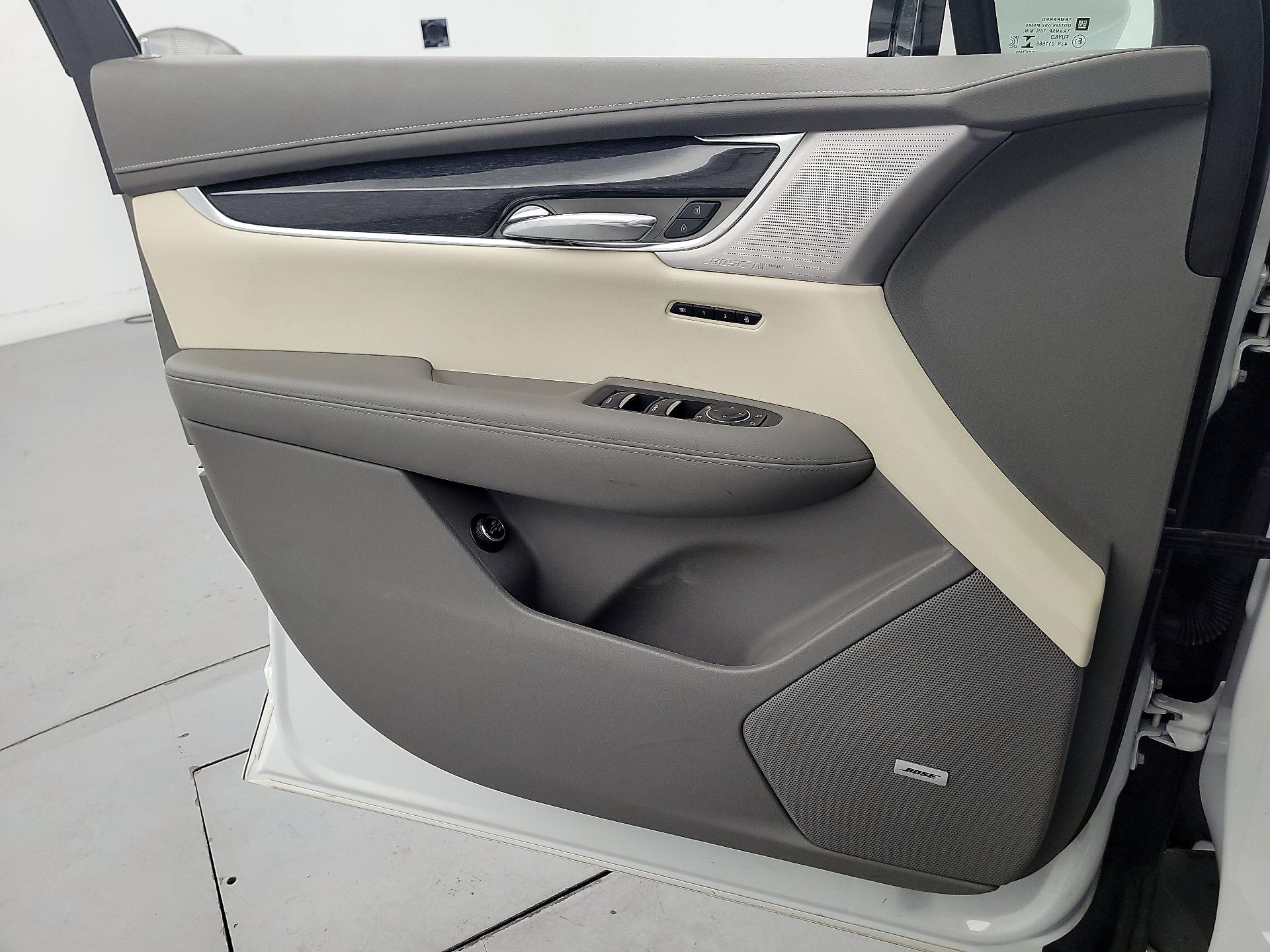 Thumbnail: 2022 Cadillac XT6 - 12