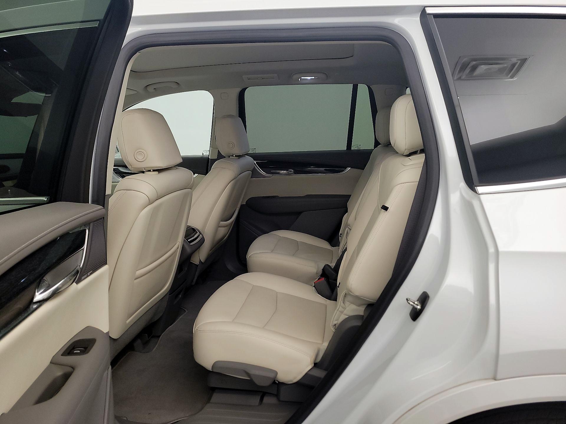 Thumbnail: 2022 Cadillac XT6 - 18
