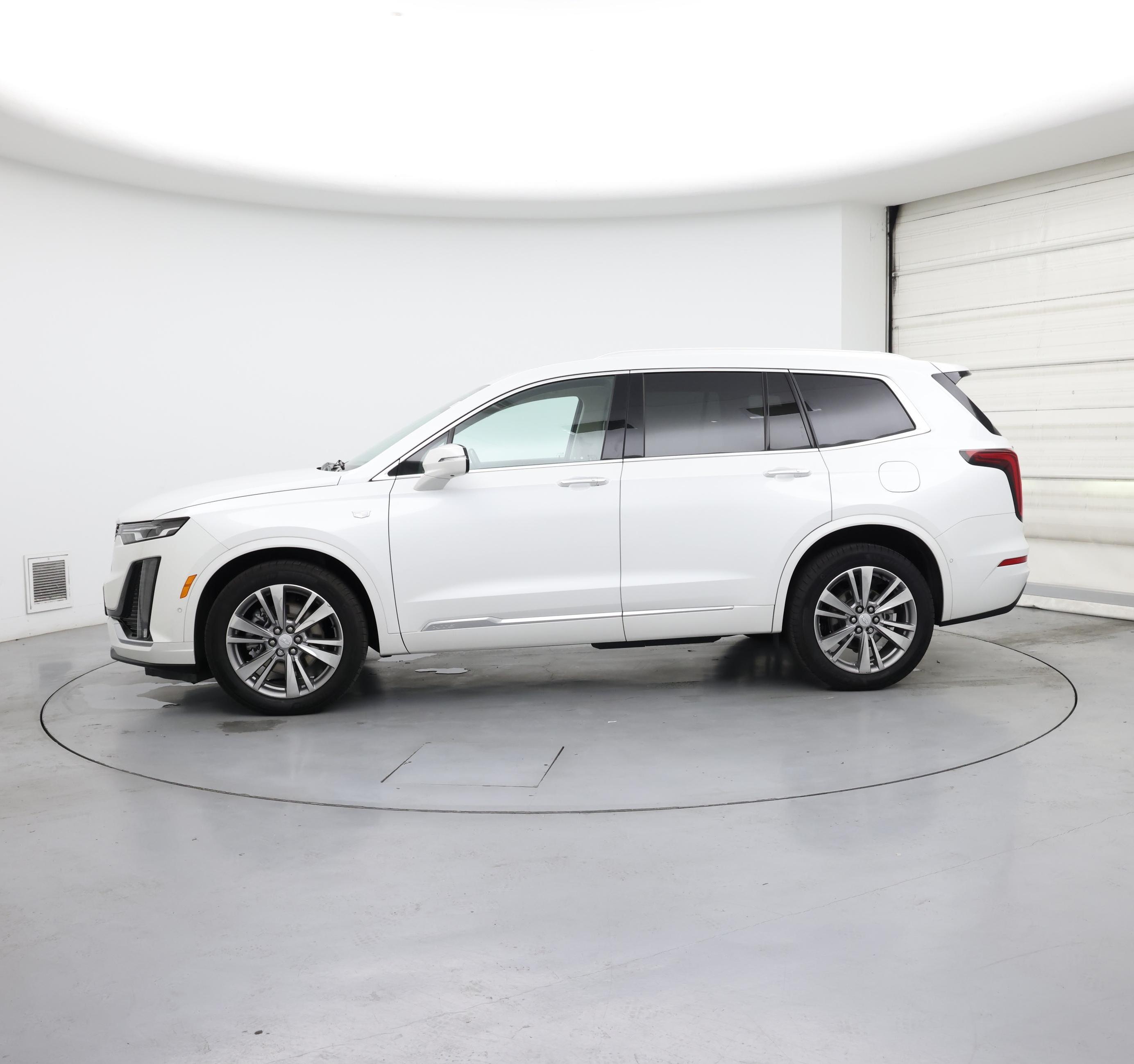 Thumbnail: 2022 Cadillac XT6 - 3