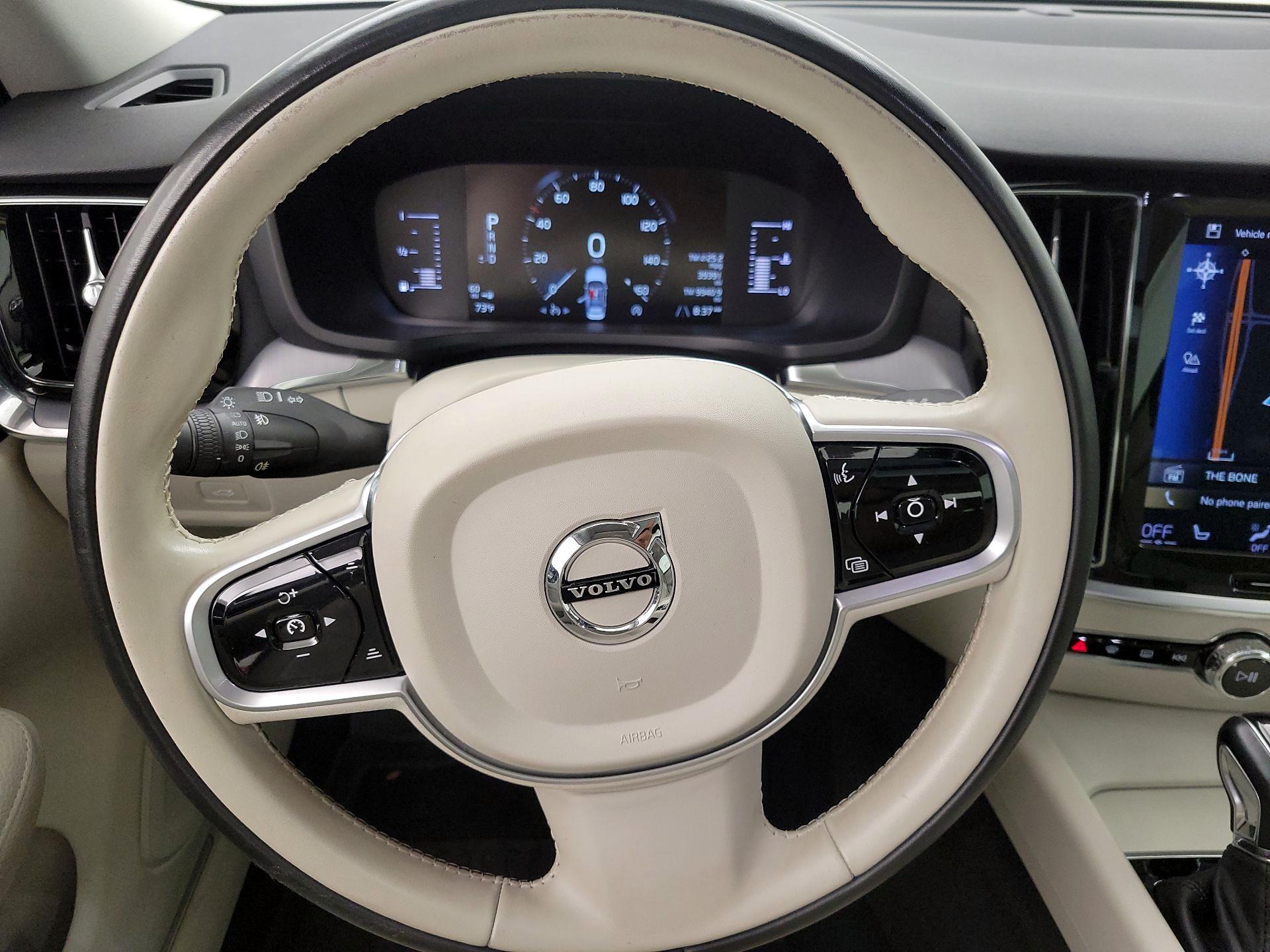 Thumbnail: 2019 Volvo S60 - 10