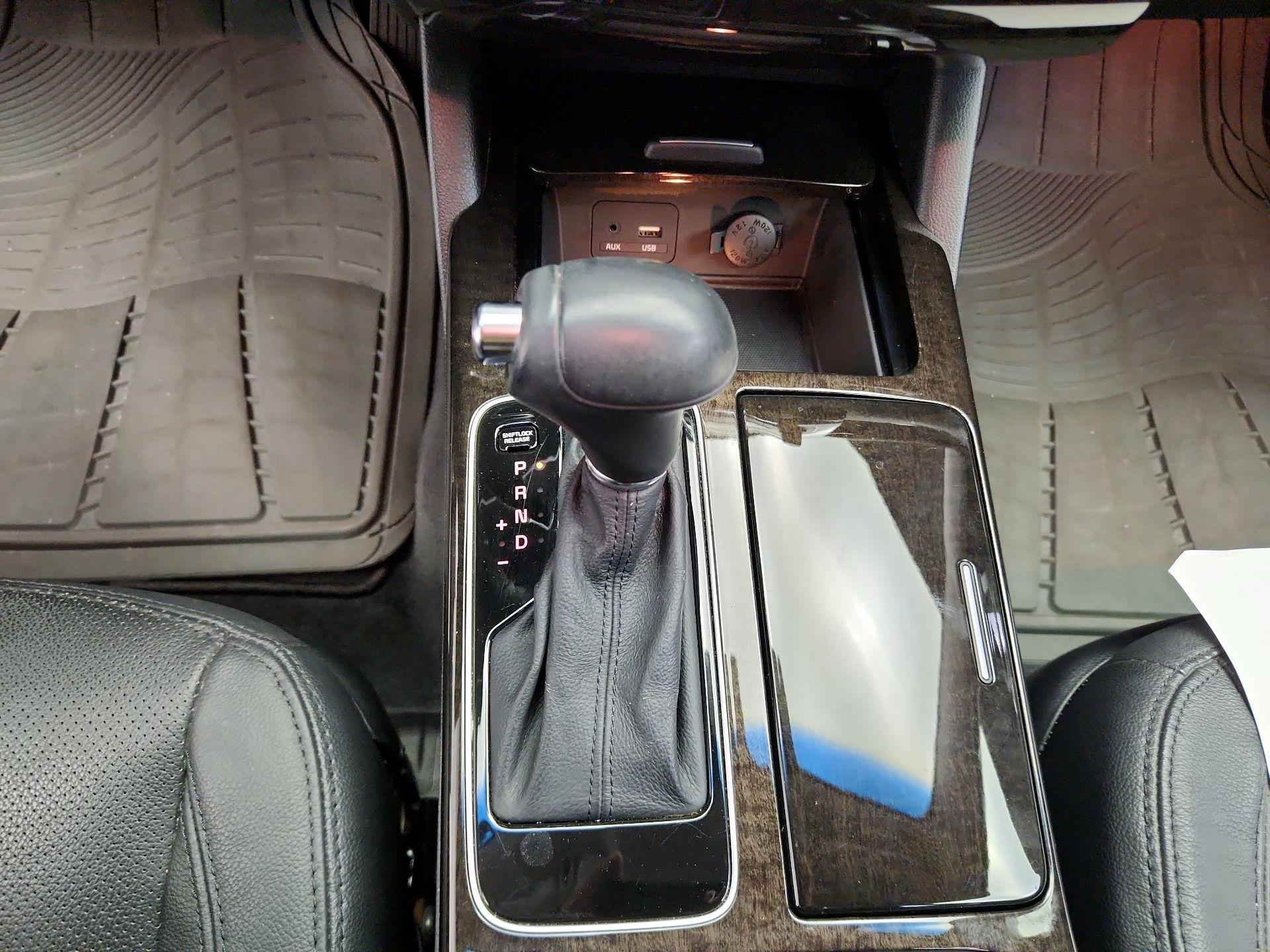 Thumbnail: 2016 Kia Cadenza - 17