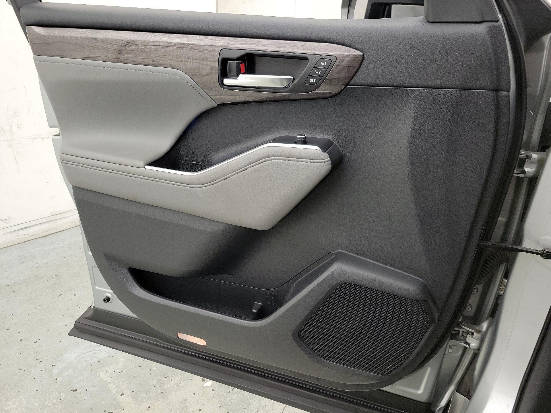 Thumbnail: 2020 Toyota Highlander - 12