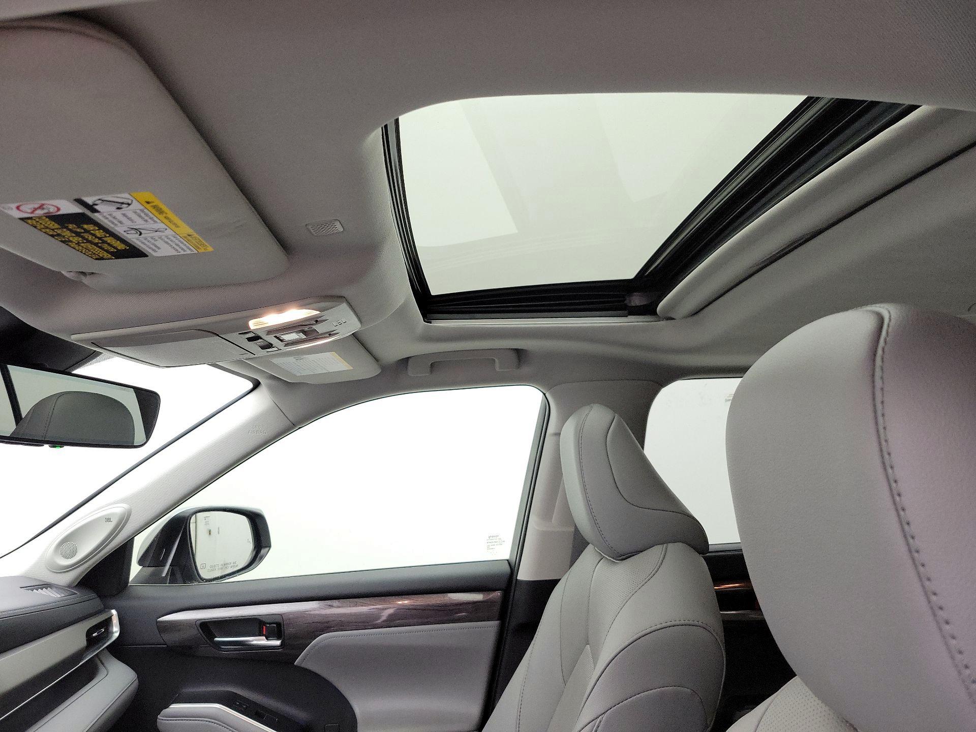 Thumbnail: 2020 Toyota Highlander - 20