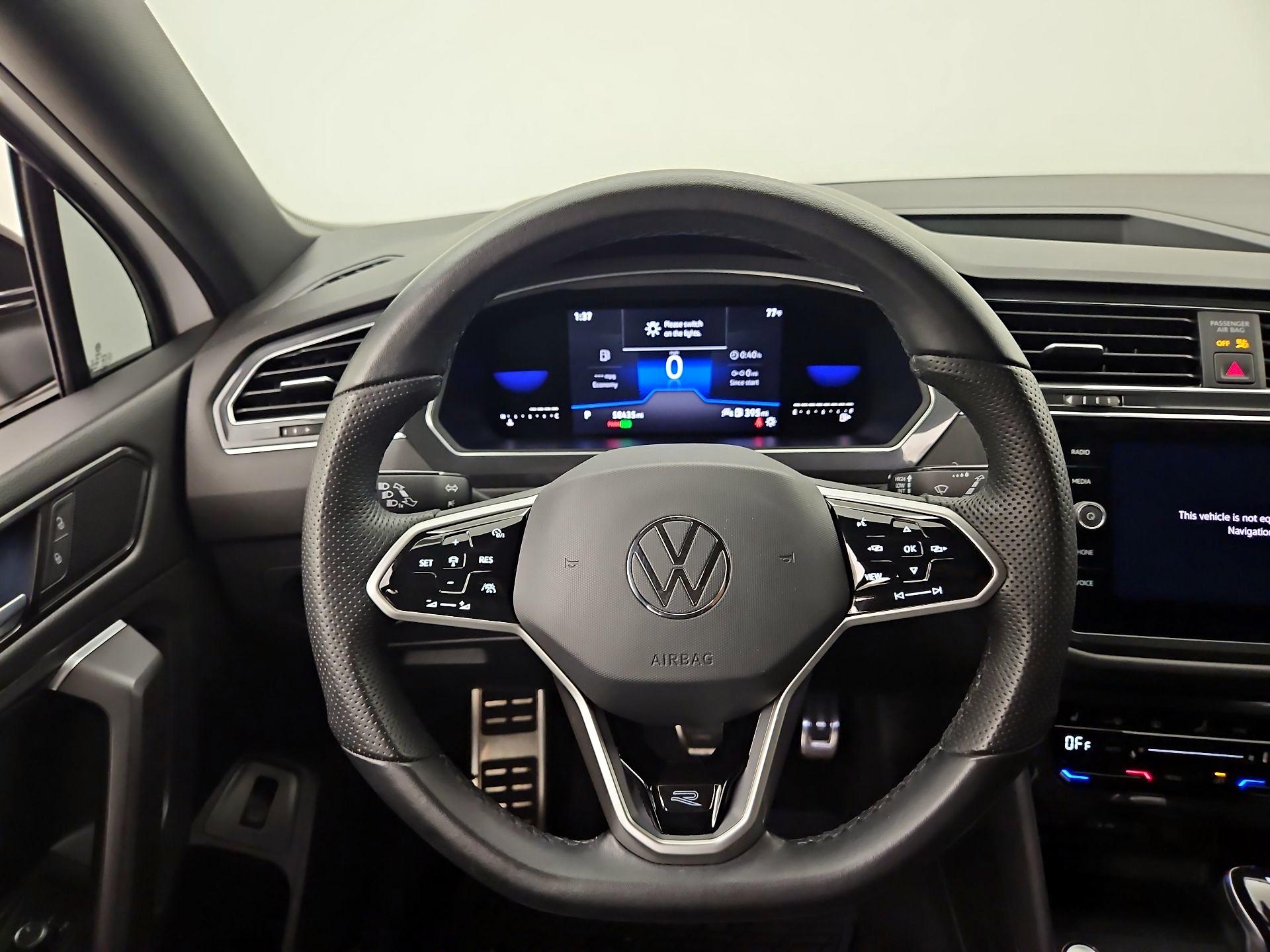 Thumbnail: 2022 Volkswagen Tiguan - 10