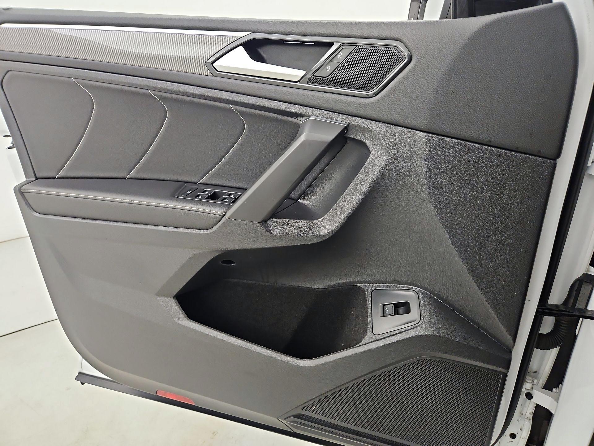 Thumbnail: 2022 Volkswagen Tiguan - 12