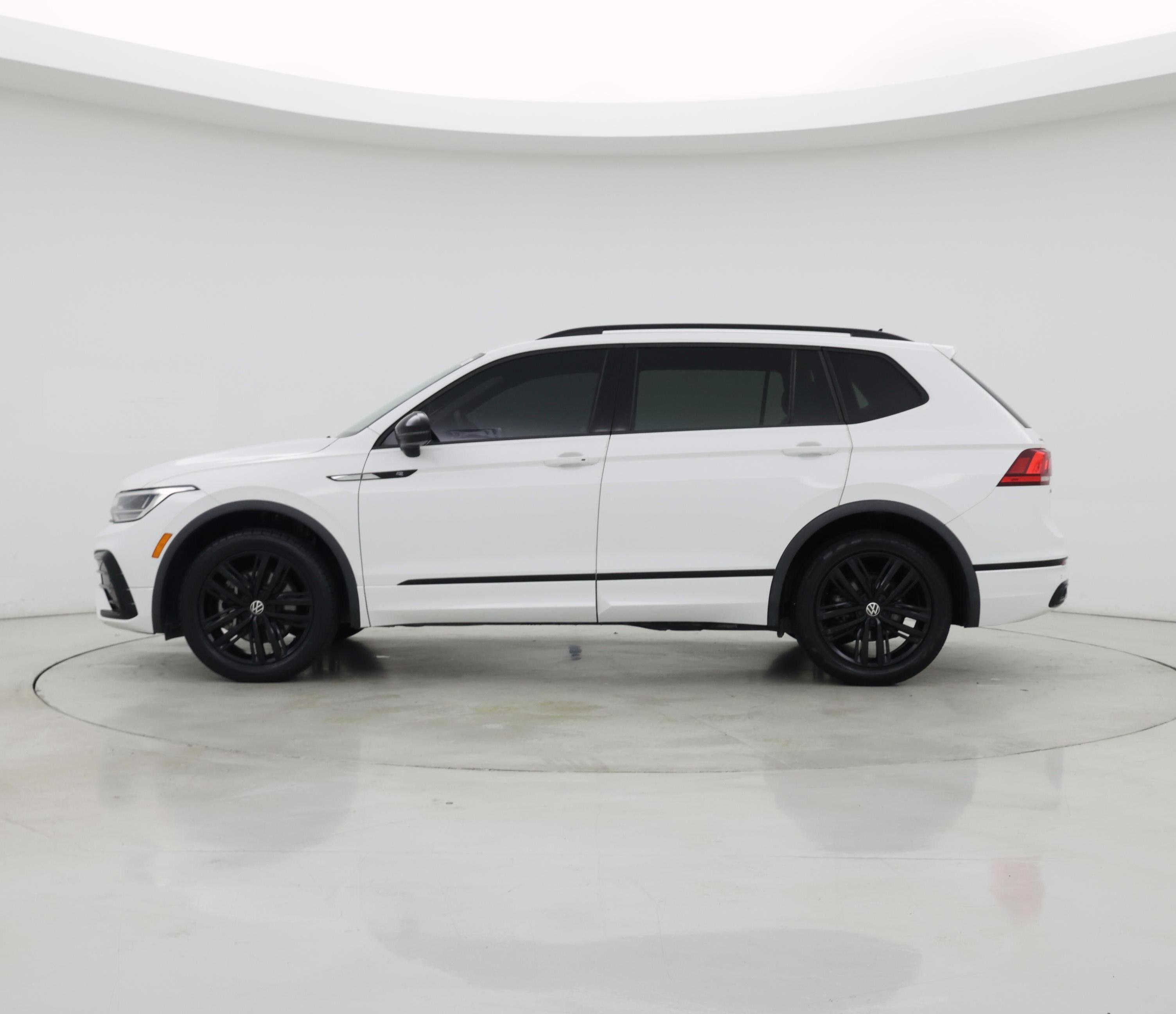 Thumbnail: 2022 Volkswagen Tiguan - 3