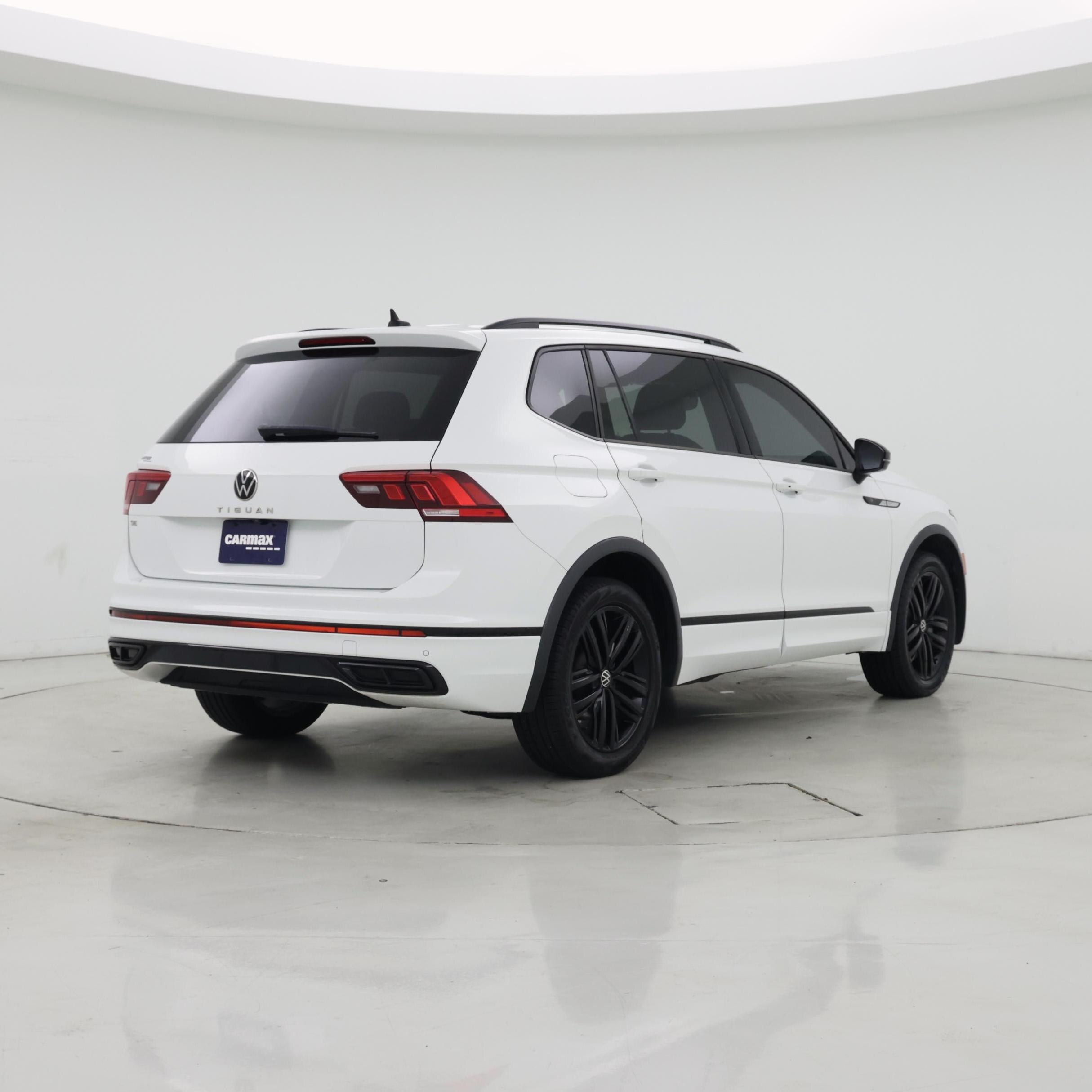 Thumbnail: 2022 Volkswagen Tiguan - 8