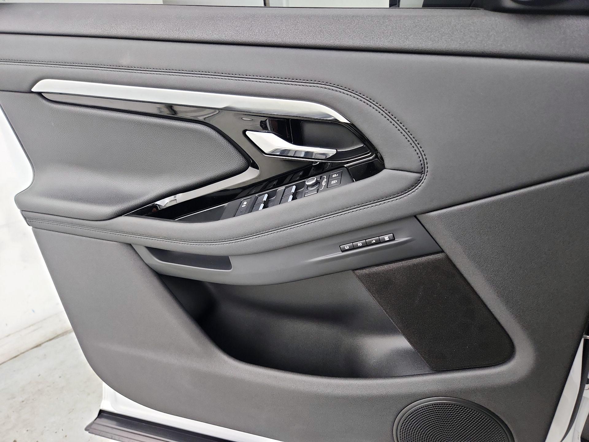 Thumbnail: 2022 Land Rover Range Rover Evoque - 12