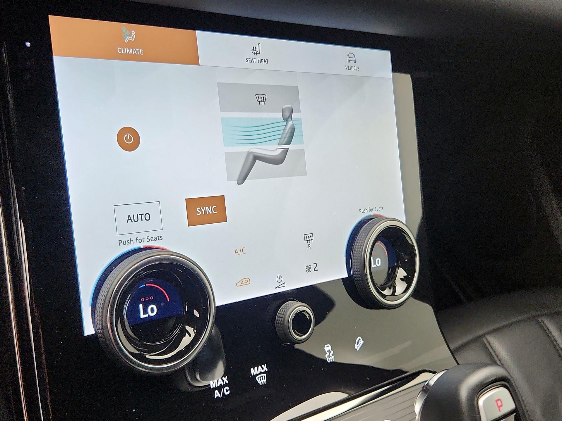 Thumbnail: 2022 Land Rover Range Rover Evoque - 17