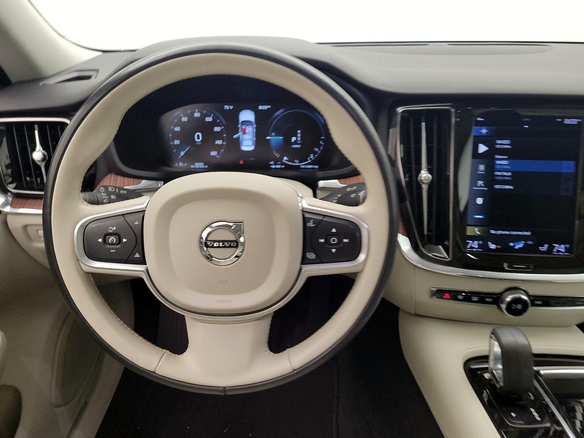Thumbnail: 2022 Volvo S60 - 10