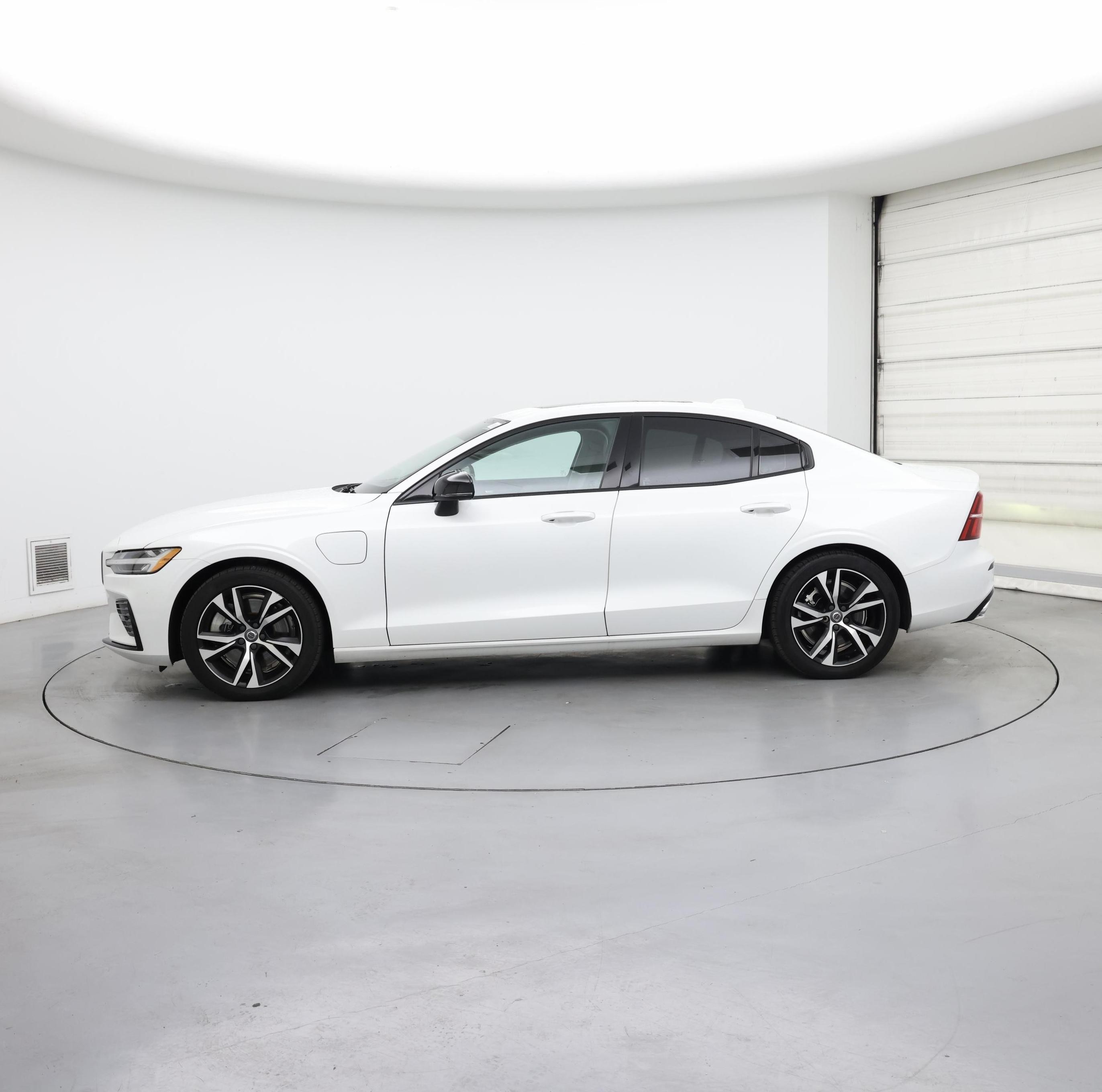 Thumbnail: 2022 Volvo S60 - 3