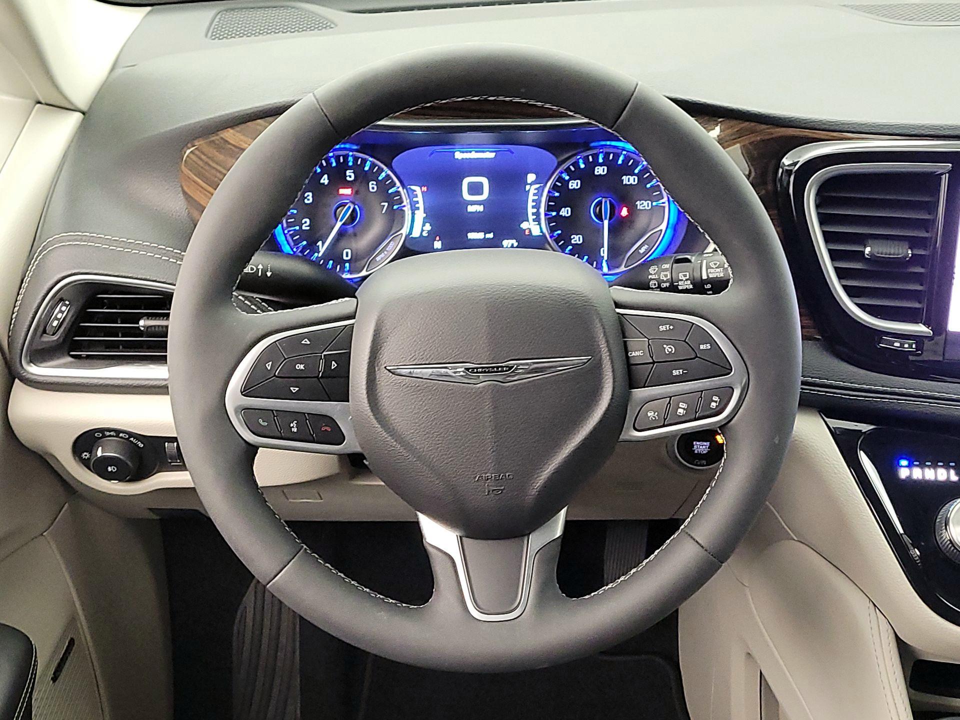 Thumbnail: 2022 Chrysler Pacifica - 10
