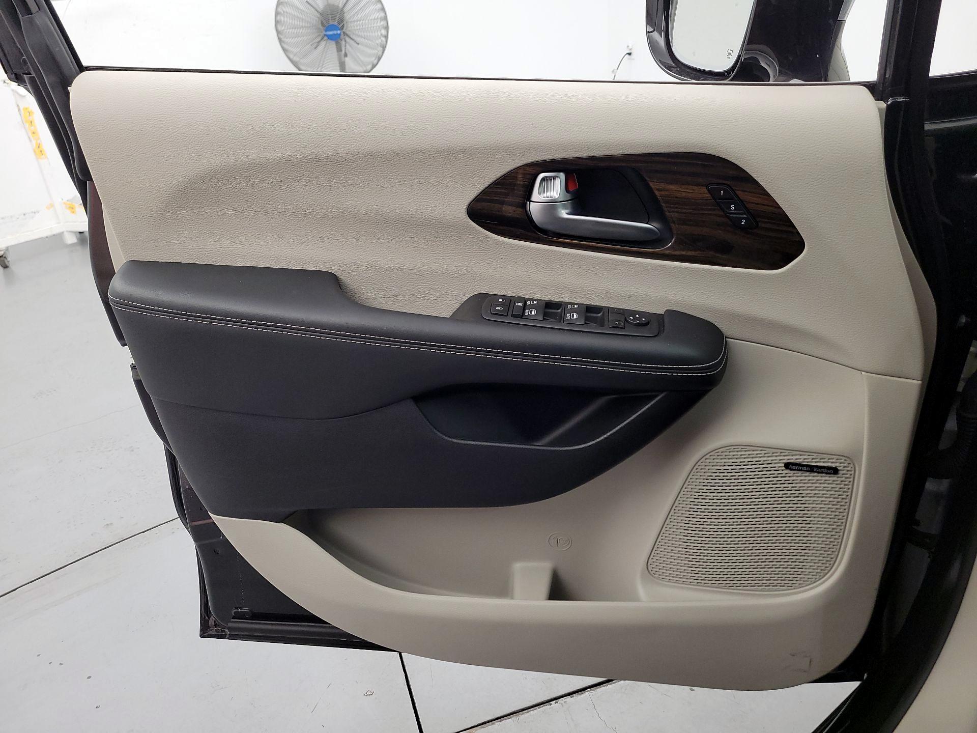 Thumbnail: 2022 Chrysler Pacifica - 12