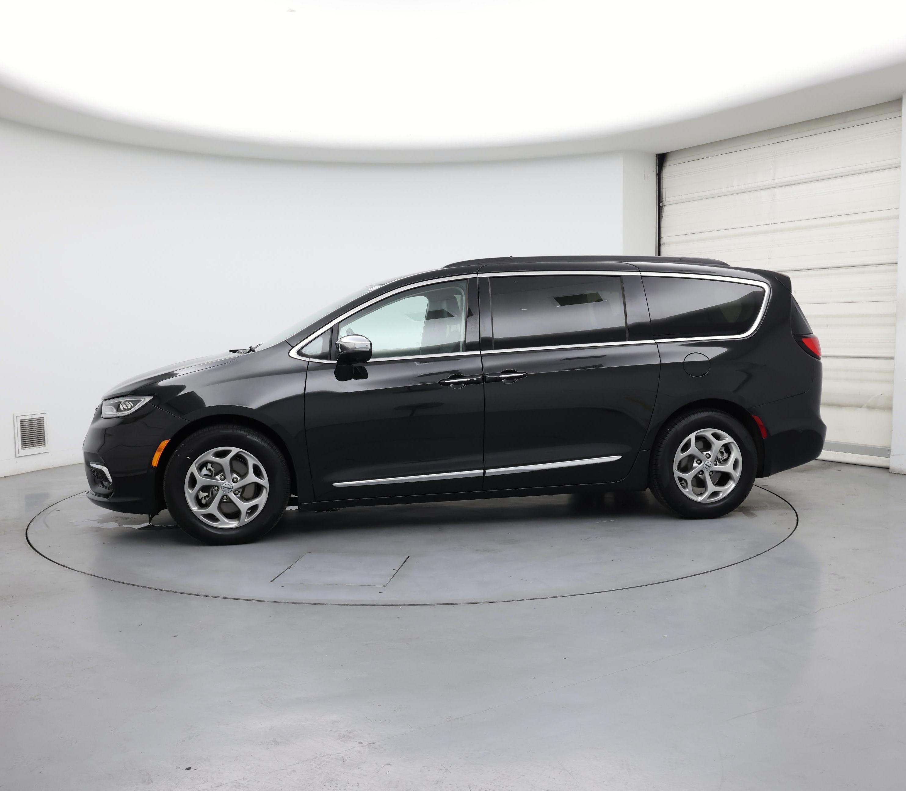 Thumbnail: 2022 Chrysler Pacifica - 3
