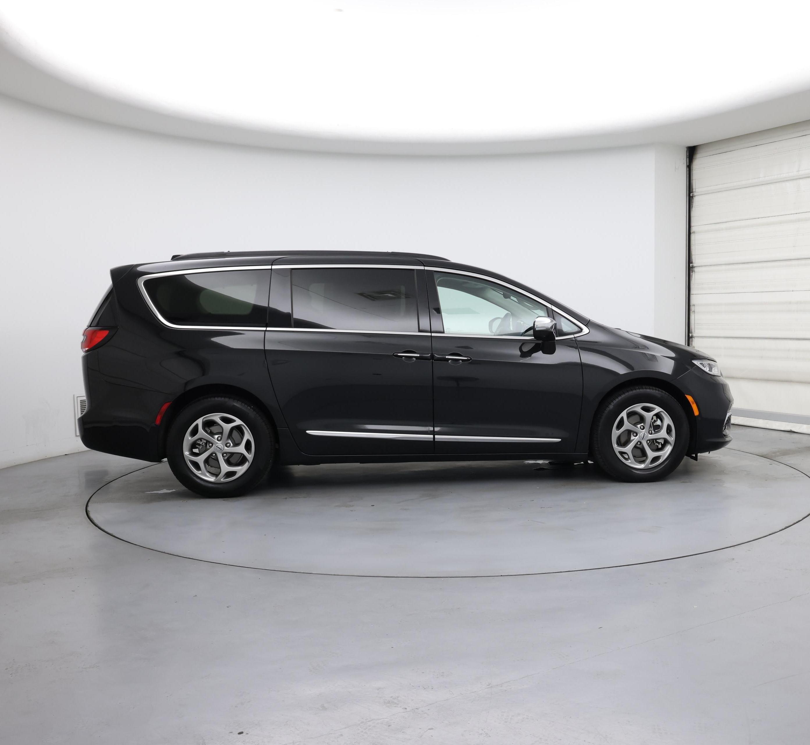 Thumbnail: 2022 Chrysler Pacifica - 7