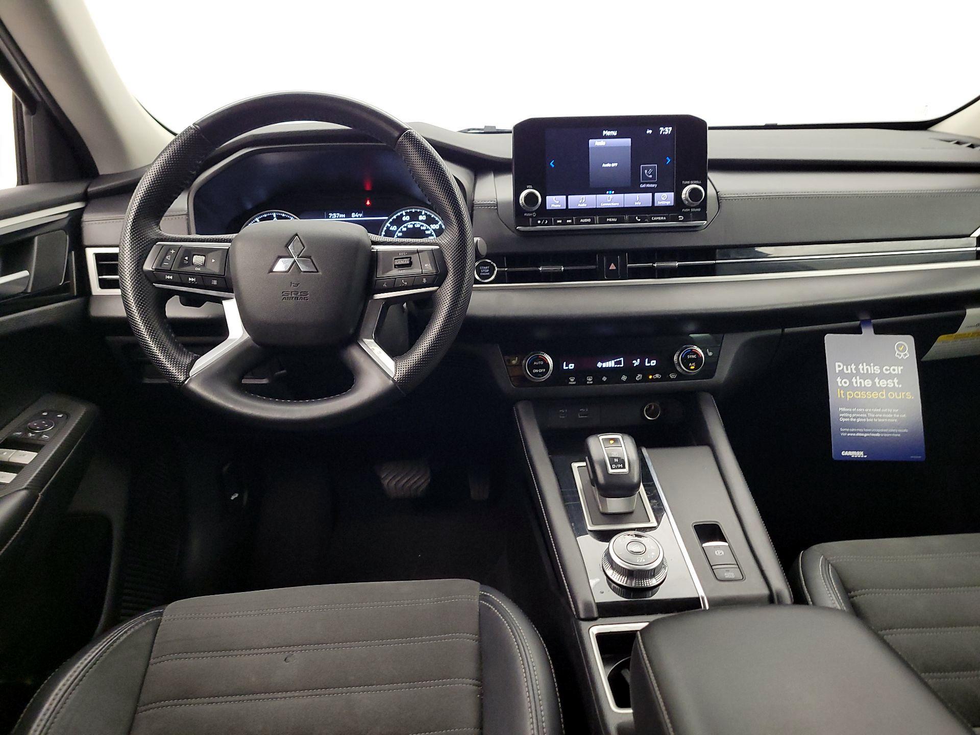 Thumbnail: 2023 Mitsubishi Outlander - 9
