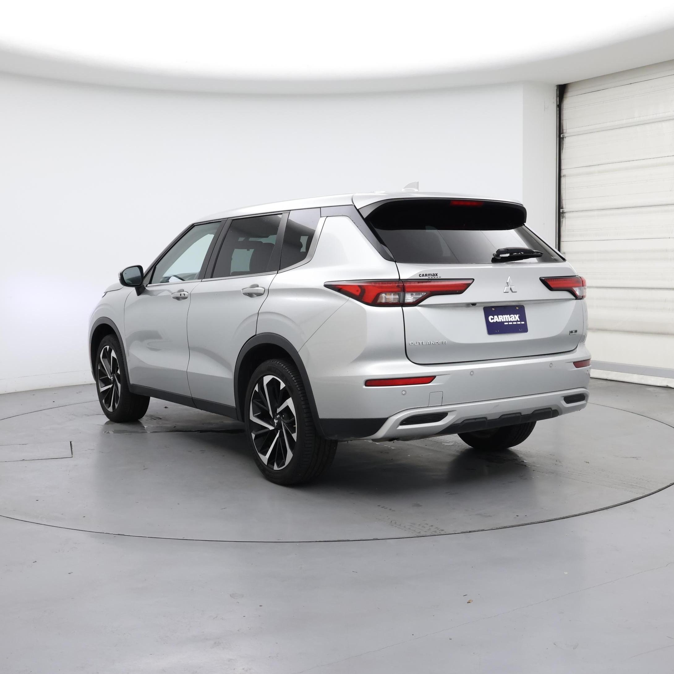 Thumbnail: 2023 Mitsubishi Outlander - 2