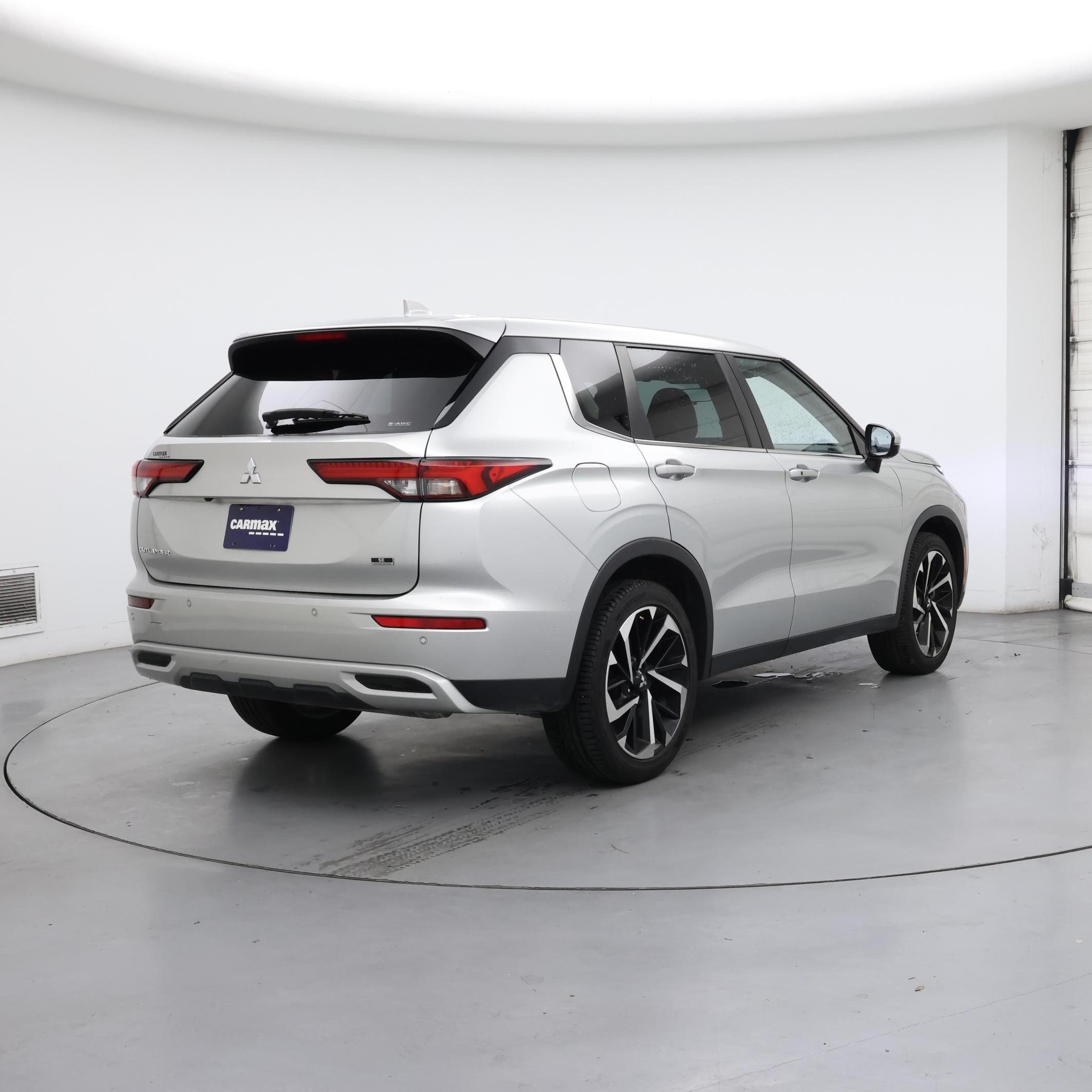 Thumbnail: 2023 Mitsubishi Outlander - 8