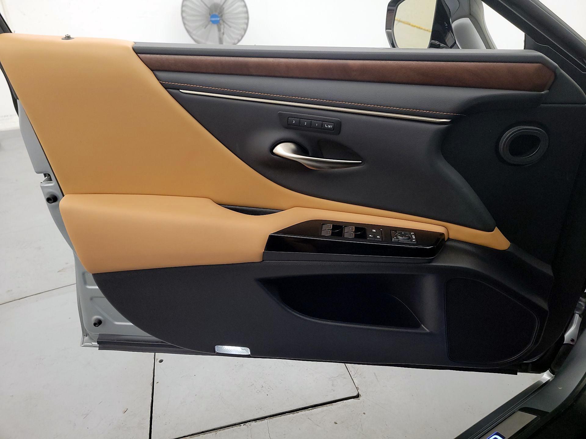 Thumbnail: 2023 Lexus ES - 12
