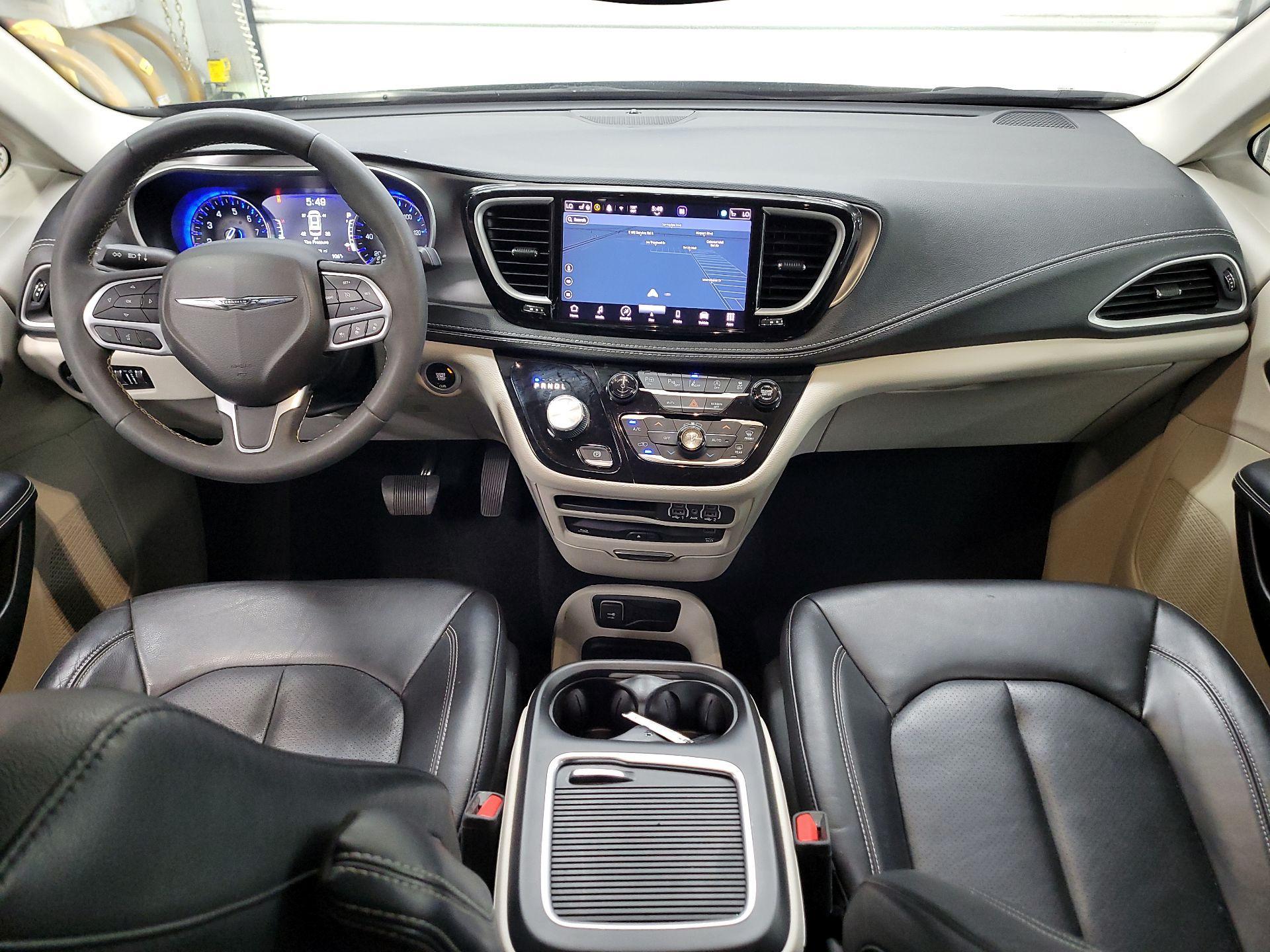 Thumbnail: 2022 Chrysler Pacifica - 9