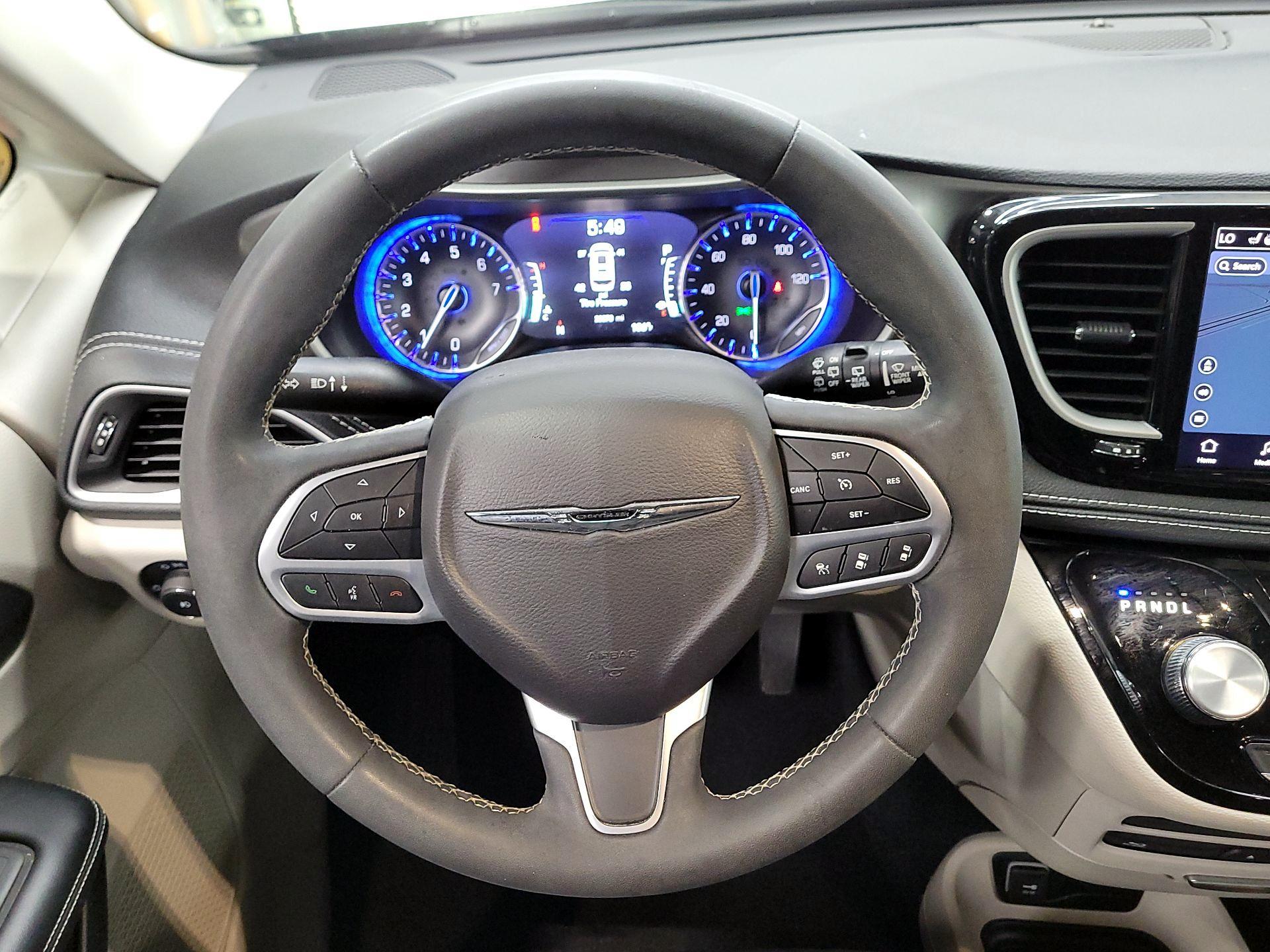 Thumbnail: 2022 Chrysler Pacifica - 10