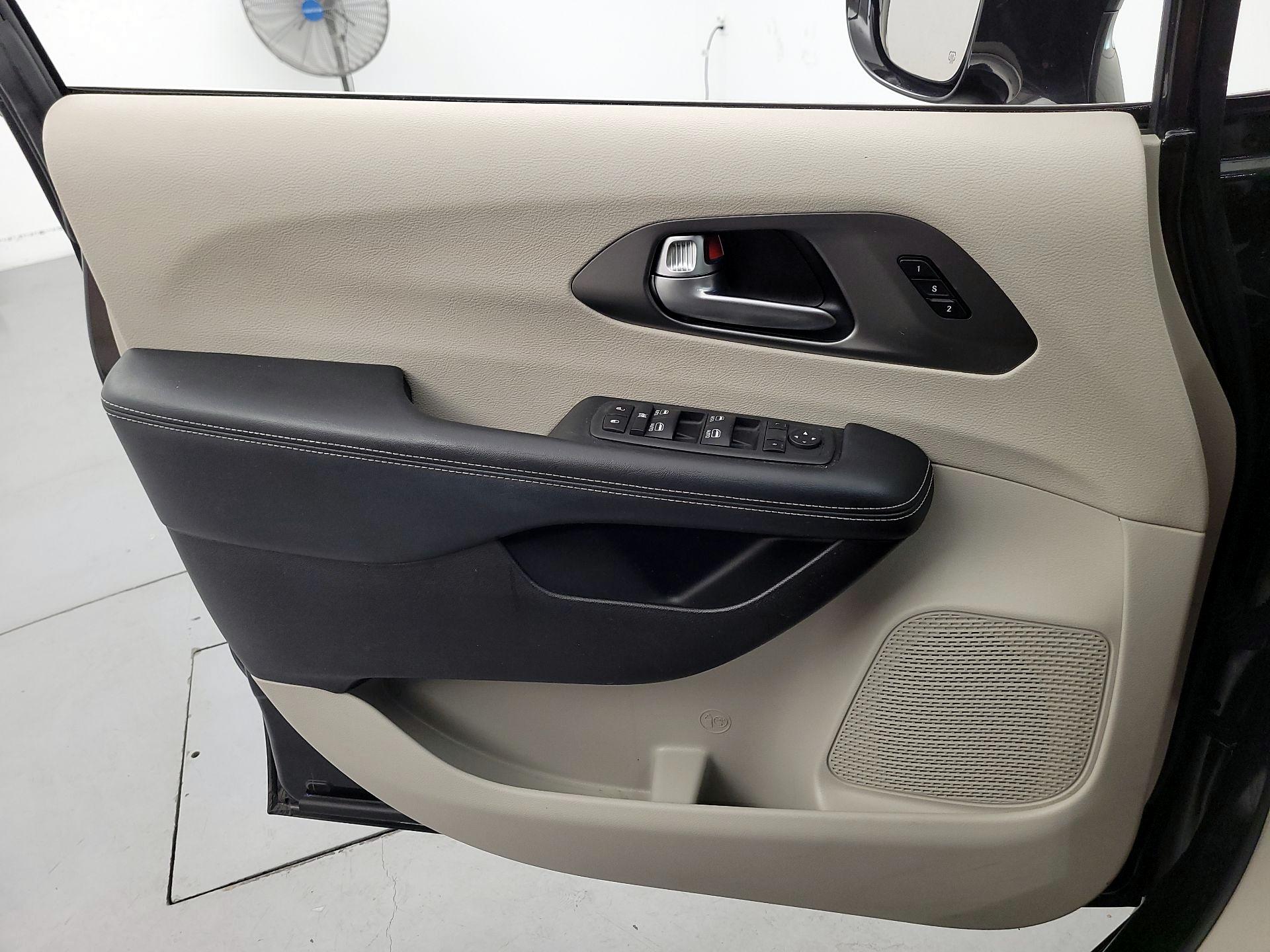 Thumbnail: 2022 Chrysler Pacifica - 12