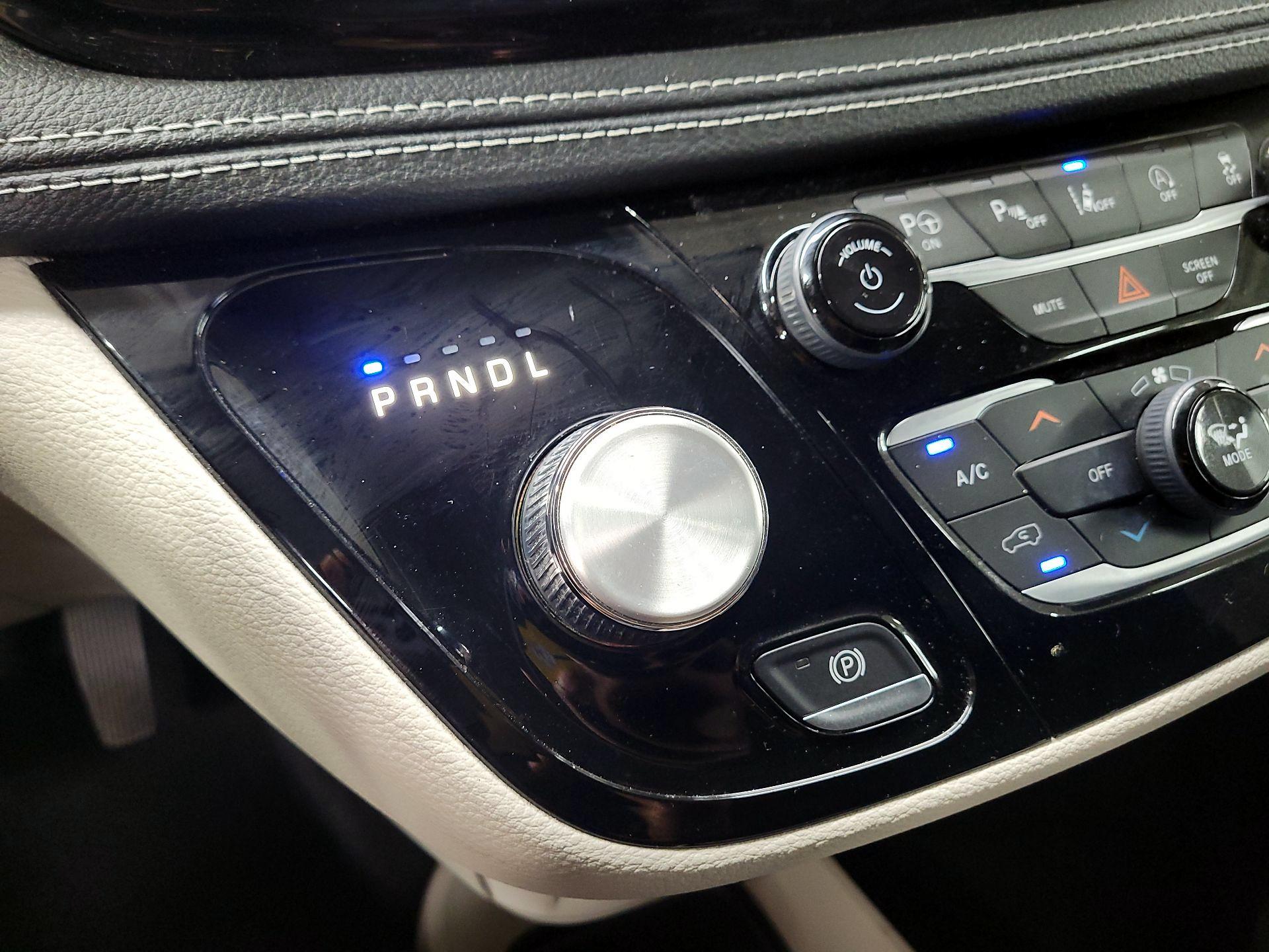 Thumbnail: 2022 Chrysler Pacifica - 18