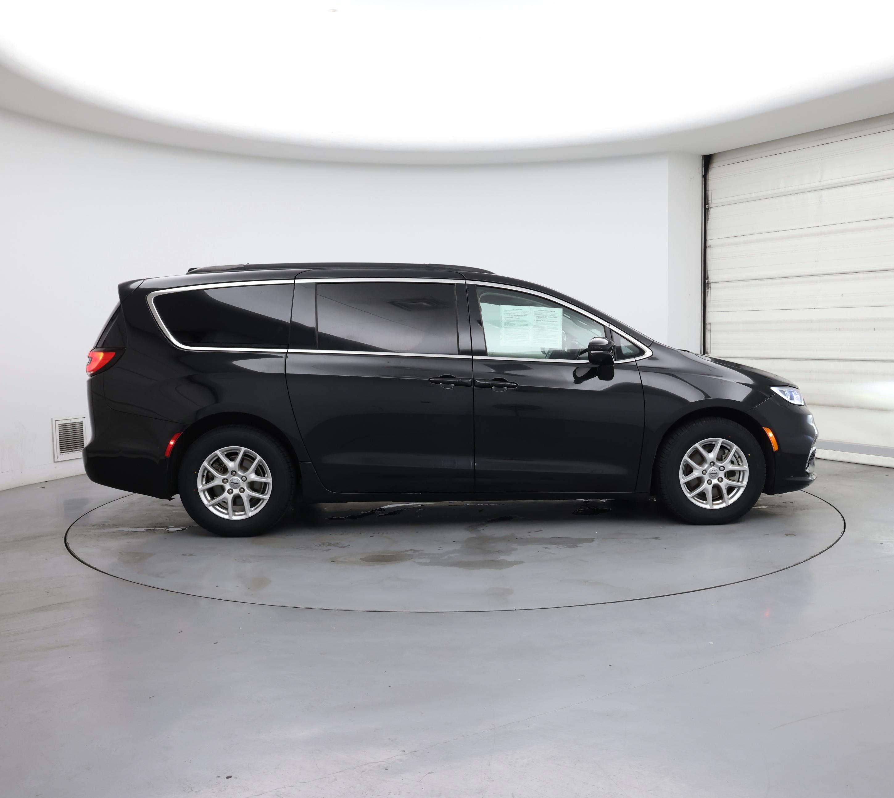 Thumbnail: 2022 Chrysler Pacifica - 7