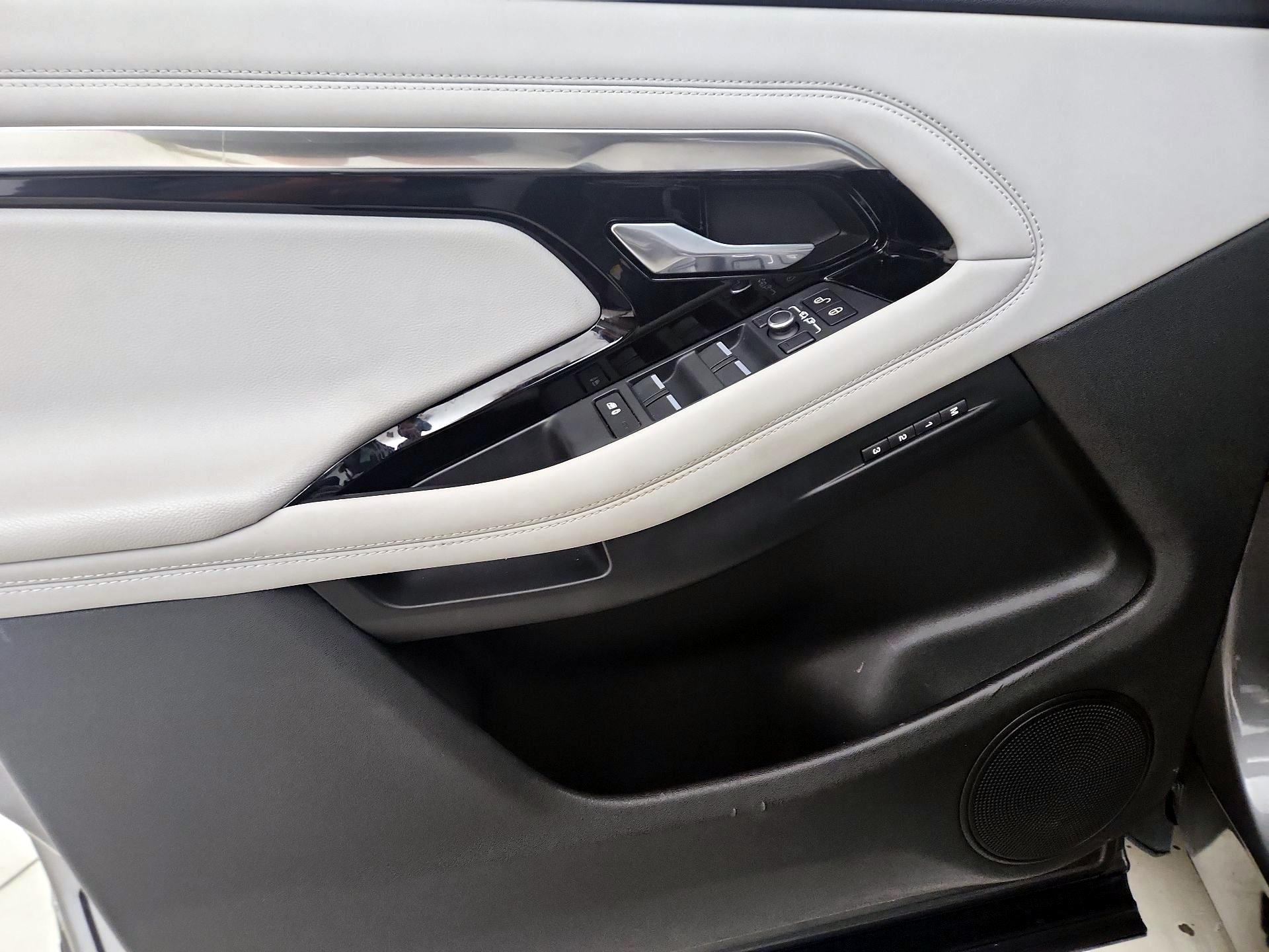 Thumbnail: 2020 Land Rover Range Rover Evoque - 12