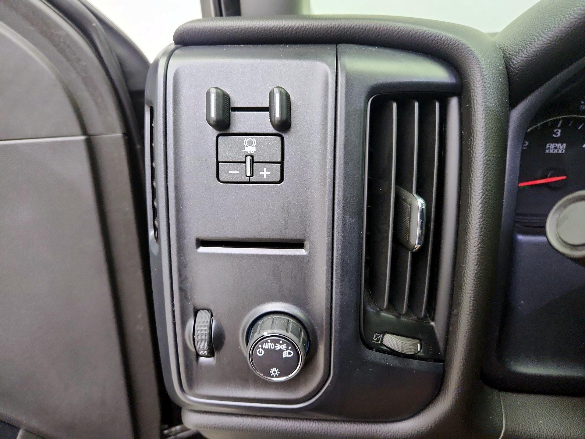 Thumbnail: 2018 Chevrolet Silverado 1500 - 13