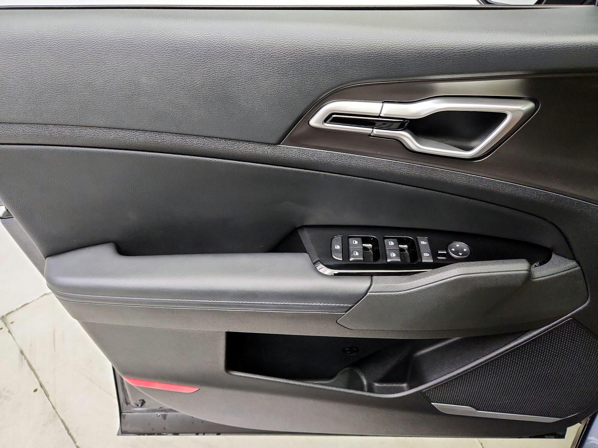 Thumbnail: 2023 Kia Sportage - 12