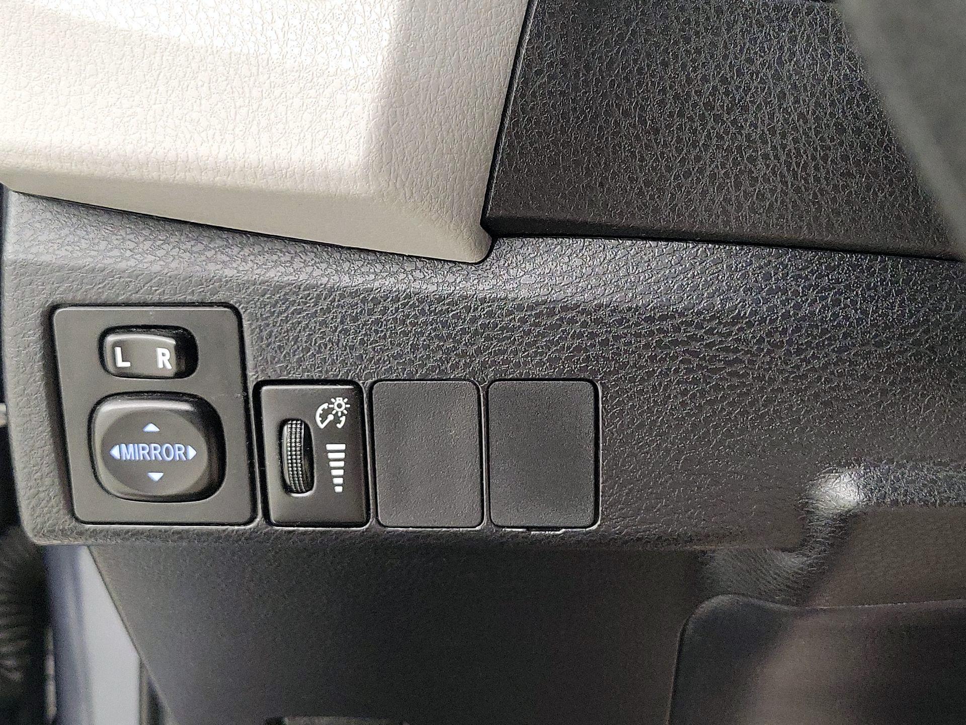 Thumbnail: 2016 Toyota Corolla - 13
