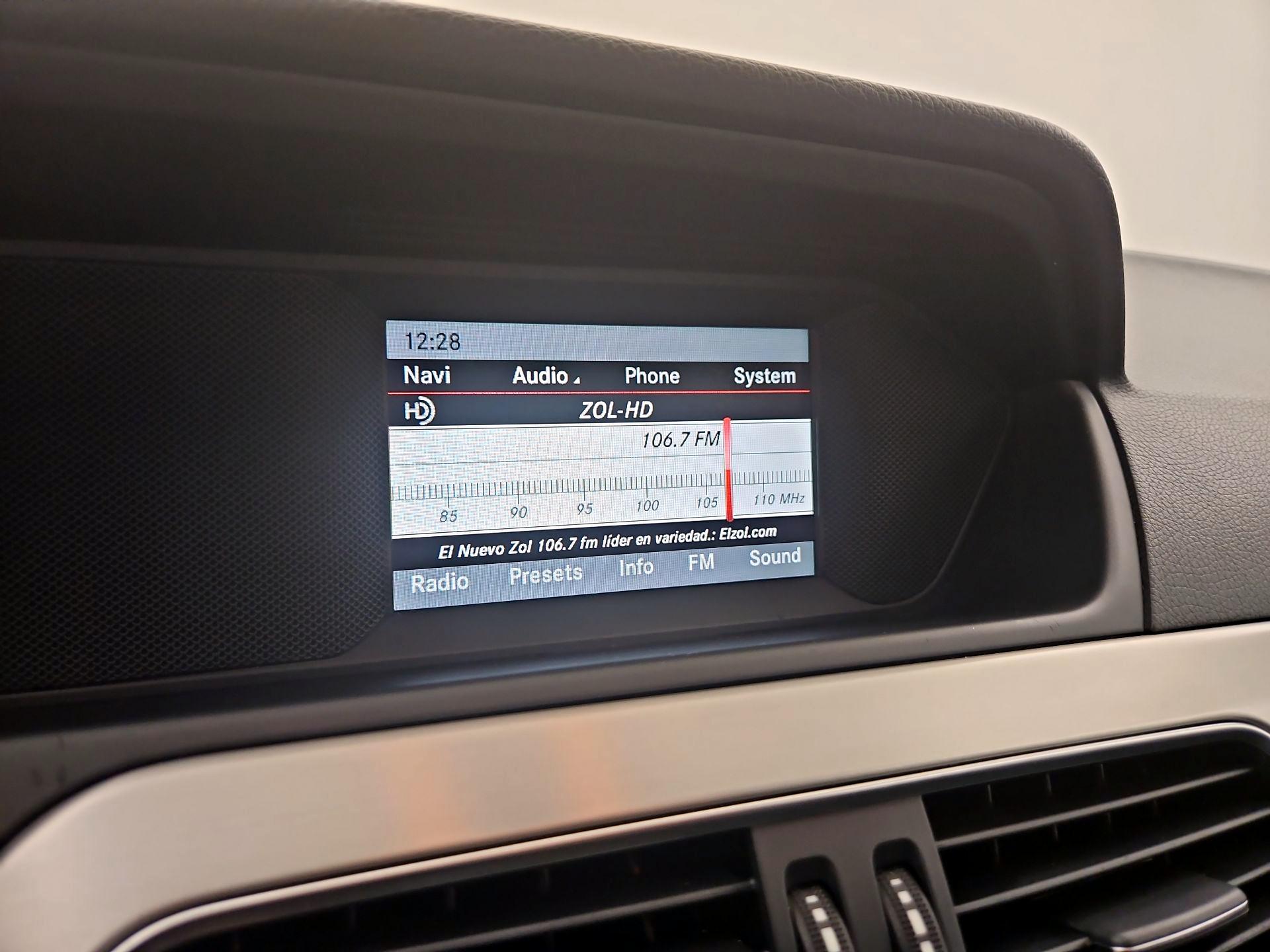 Thumbnail: 2014 Mercedes-Benz C-Class - 15