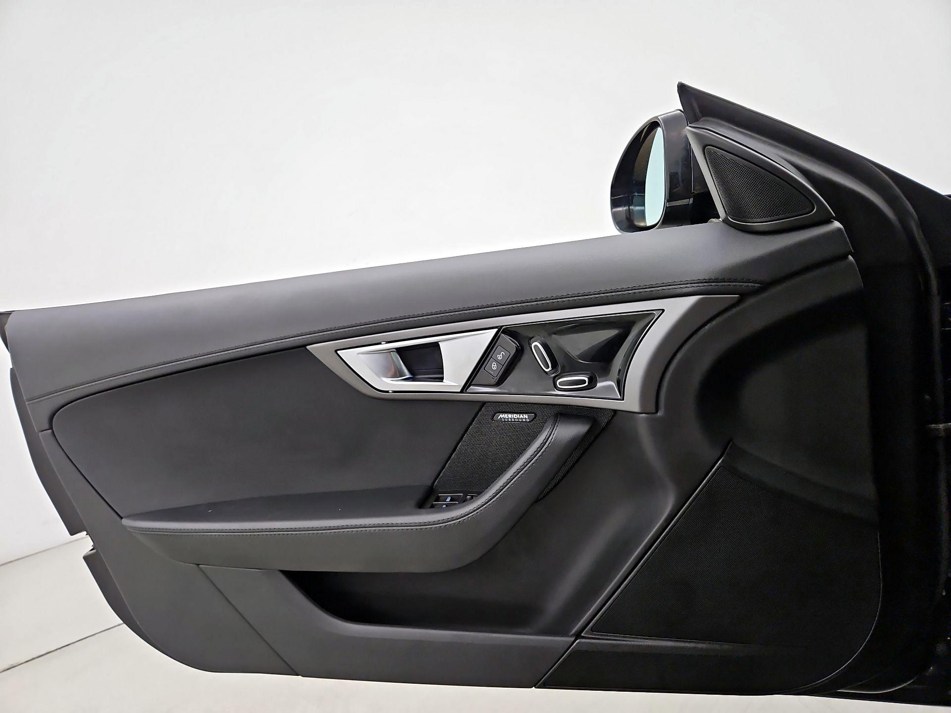 Thumbnail: 2017 Jaguar F-Type - 12