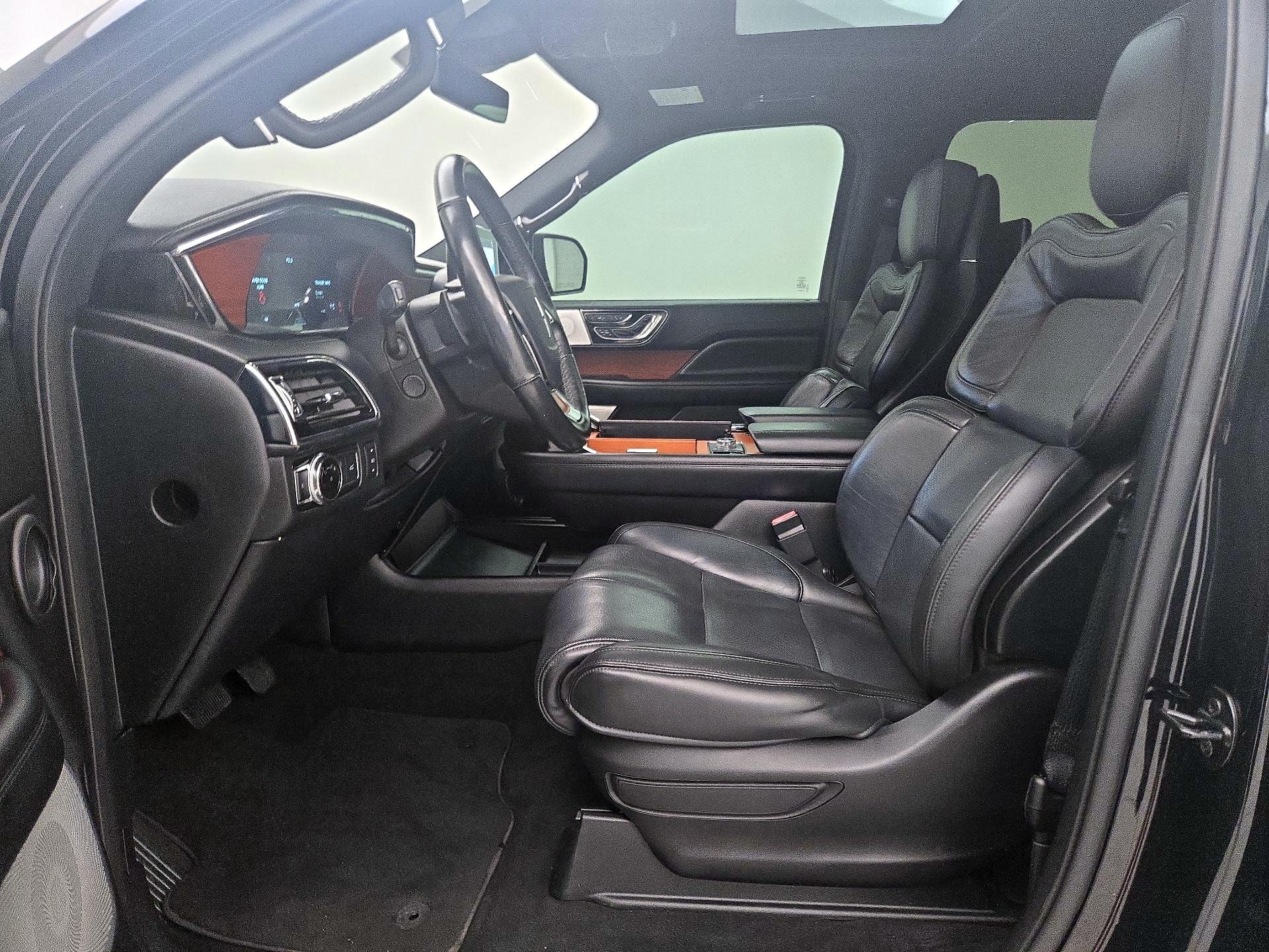 Thumbnail: 2019 Lincoln Navigator L - 11