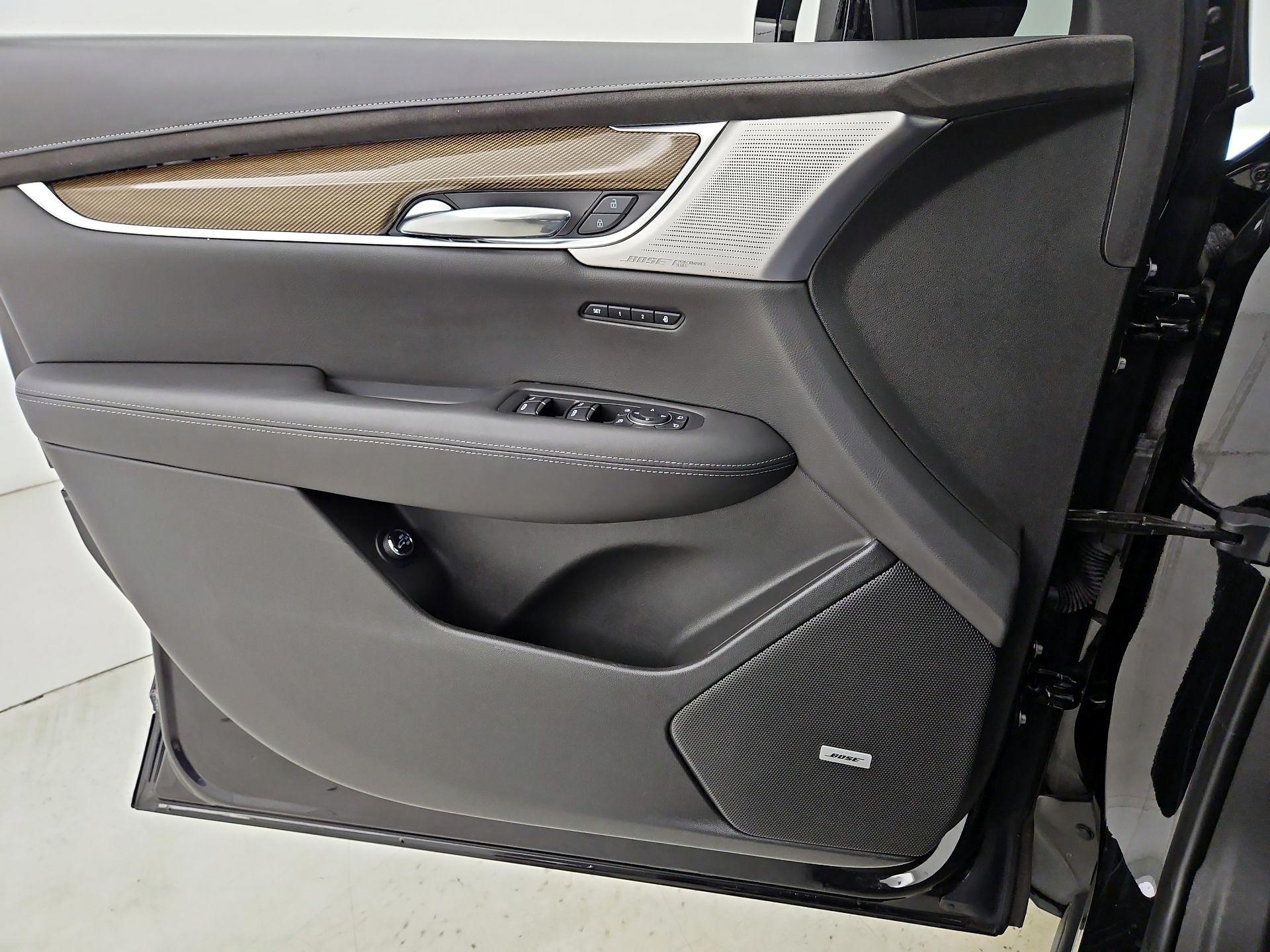 Thumbnail: 2022 Cadillac XT6 - 12