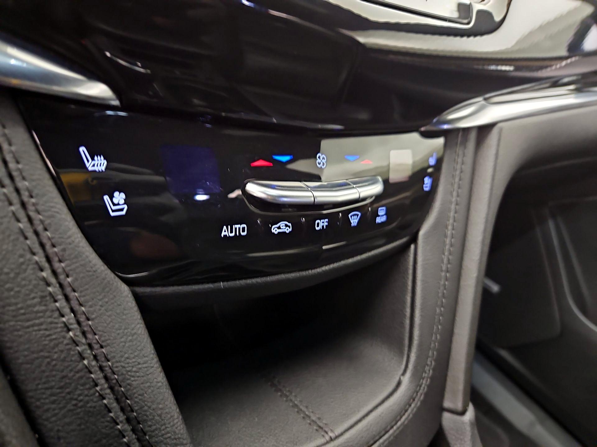 Thumbnail: 2022 Cadillac XT6 - 16