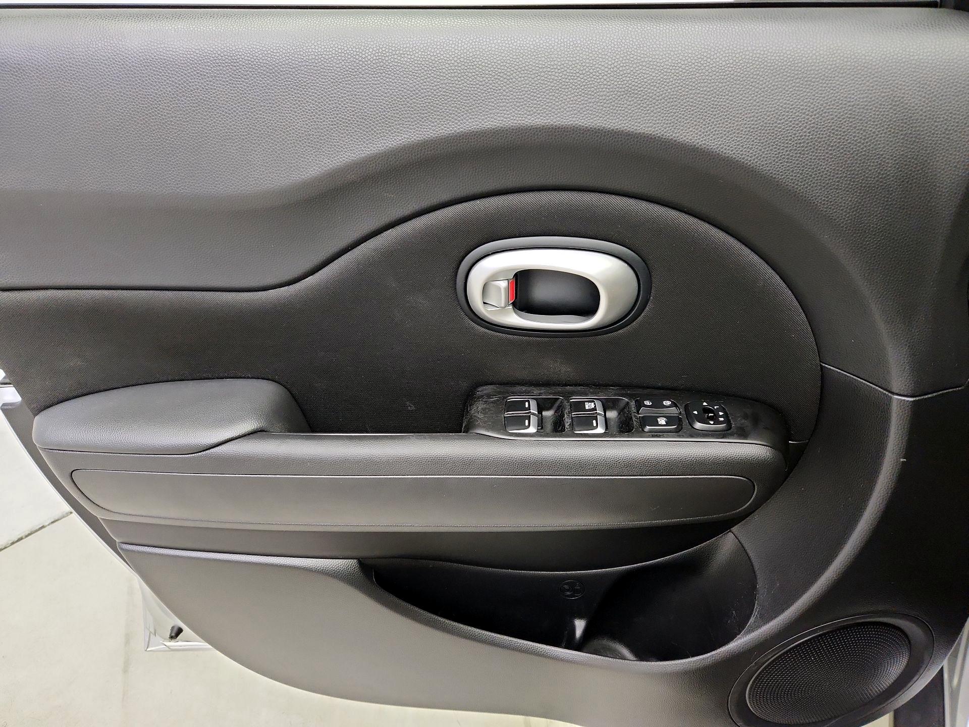 Thumbnail: 2017 Kia Soul - 12