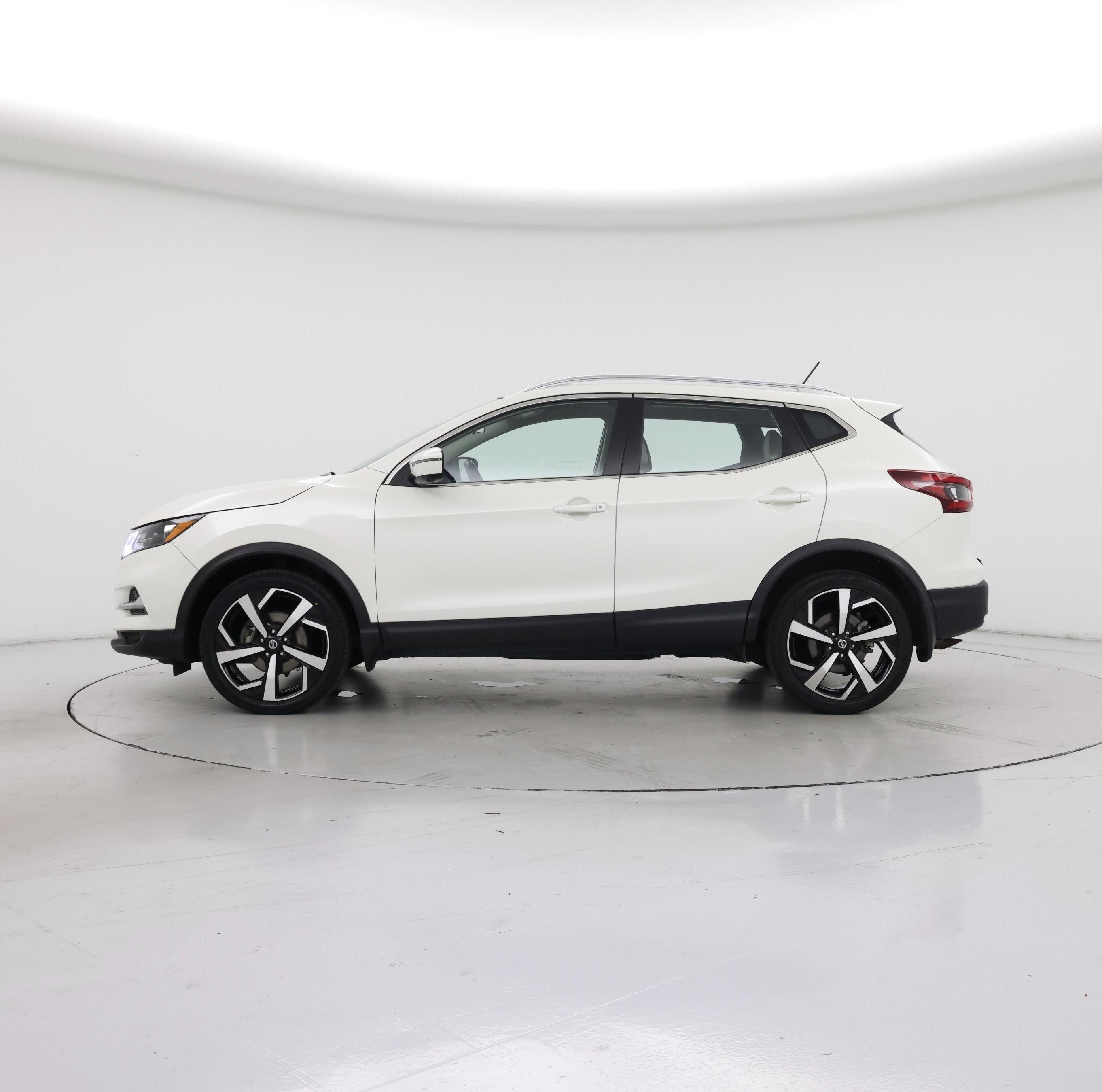 Thumbnail: 2022 Nissan Rogue Sport - 3