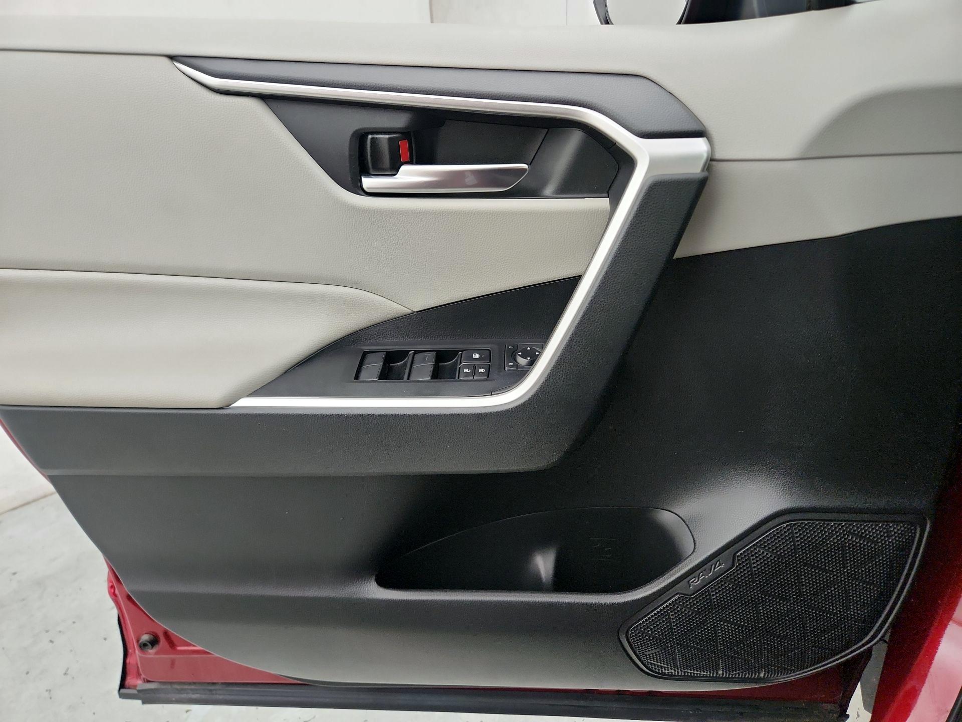 Thumbnail: 2021 Toyota RAV4 - 12