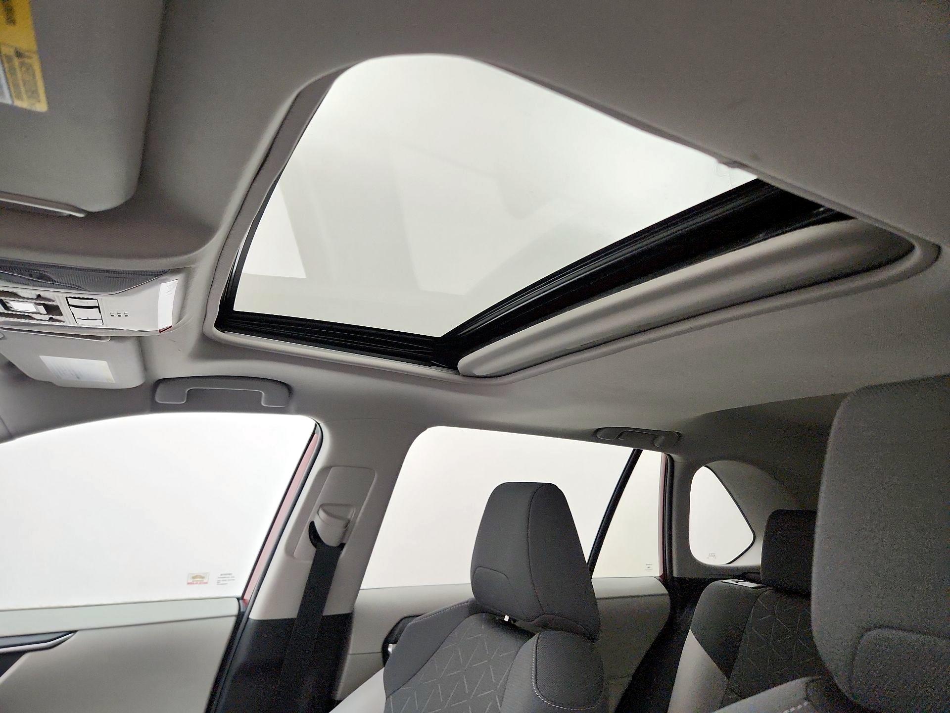 Thumbnail: 2021 Toyota RAV4 - 19