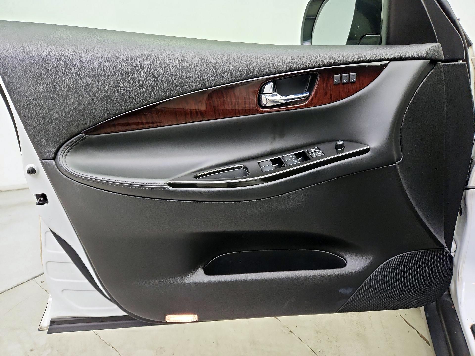 Thumbnail: 2017 INFINITI QX50 - 12
